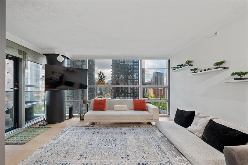 70X - 1050 Burrard Street, Vancouver, V6Z 2S3 — photo 2