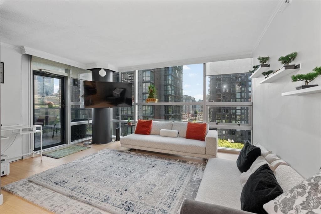 70X - 1050 Burrard Street, Vancouver, V6Z 2S3 — photo 3