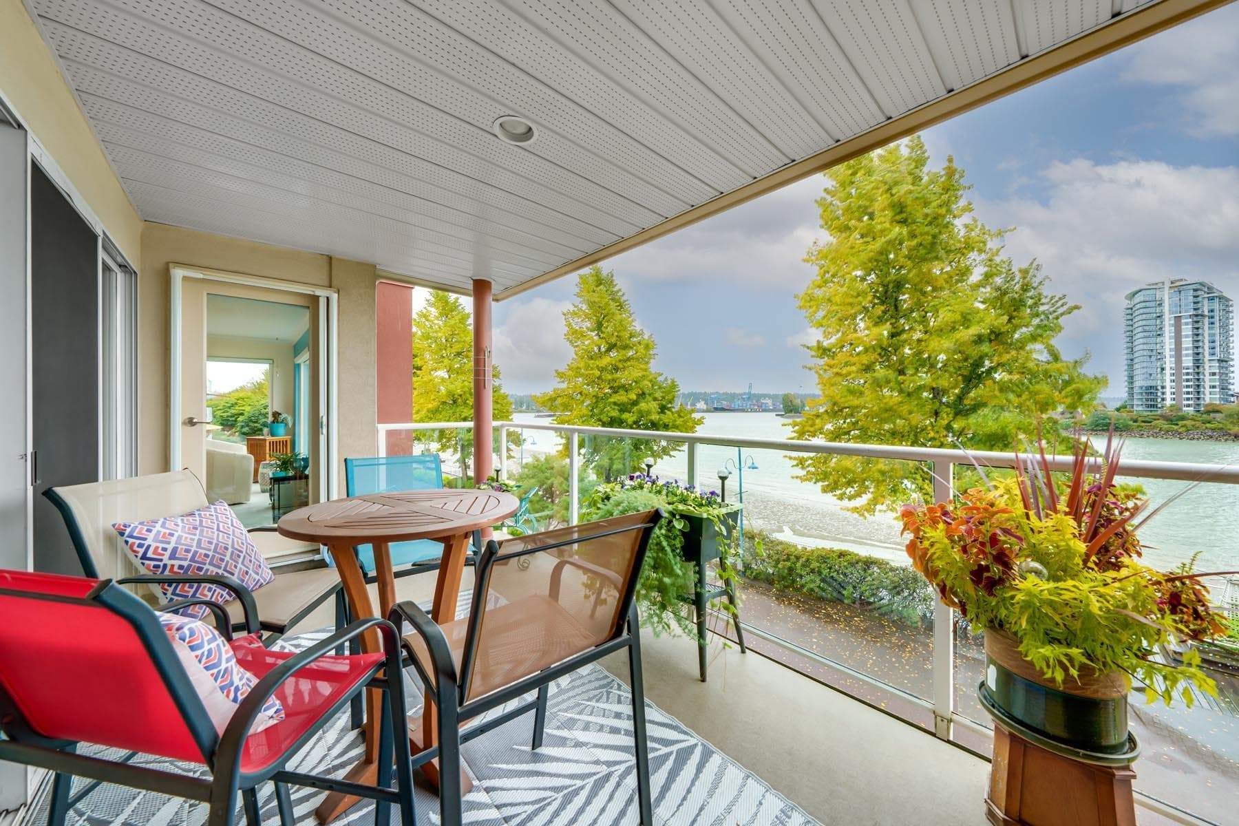 306 - 1230 Quayside Drive, New Westminster