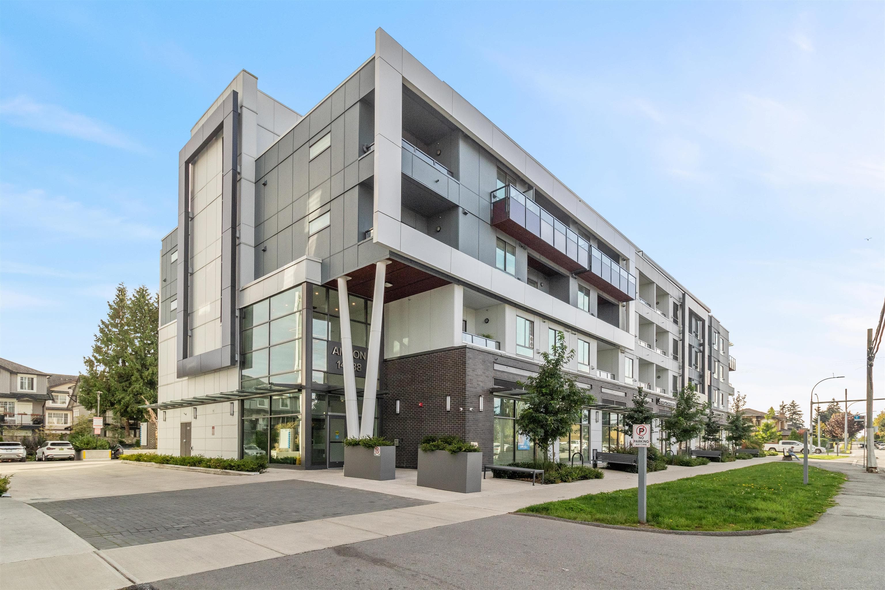 4xx - 14438 72 Avenue, Surrey