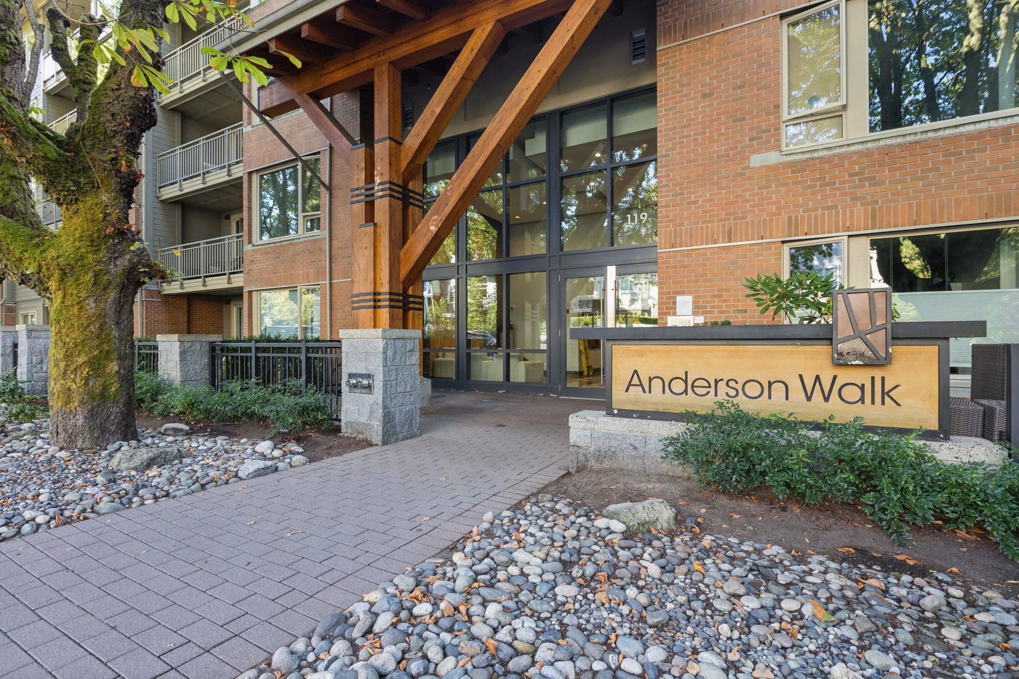304 - 119 W 22nd Street Street, North Vancouver