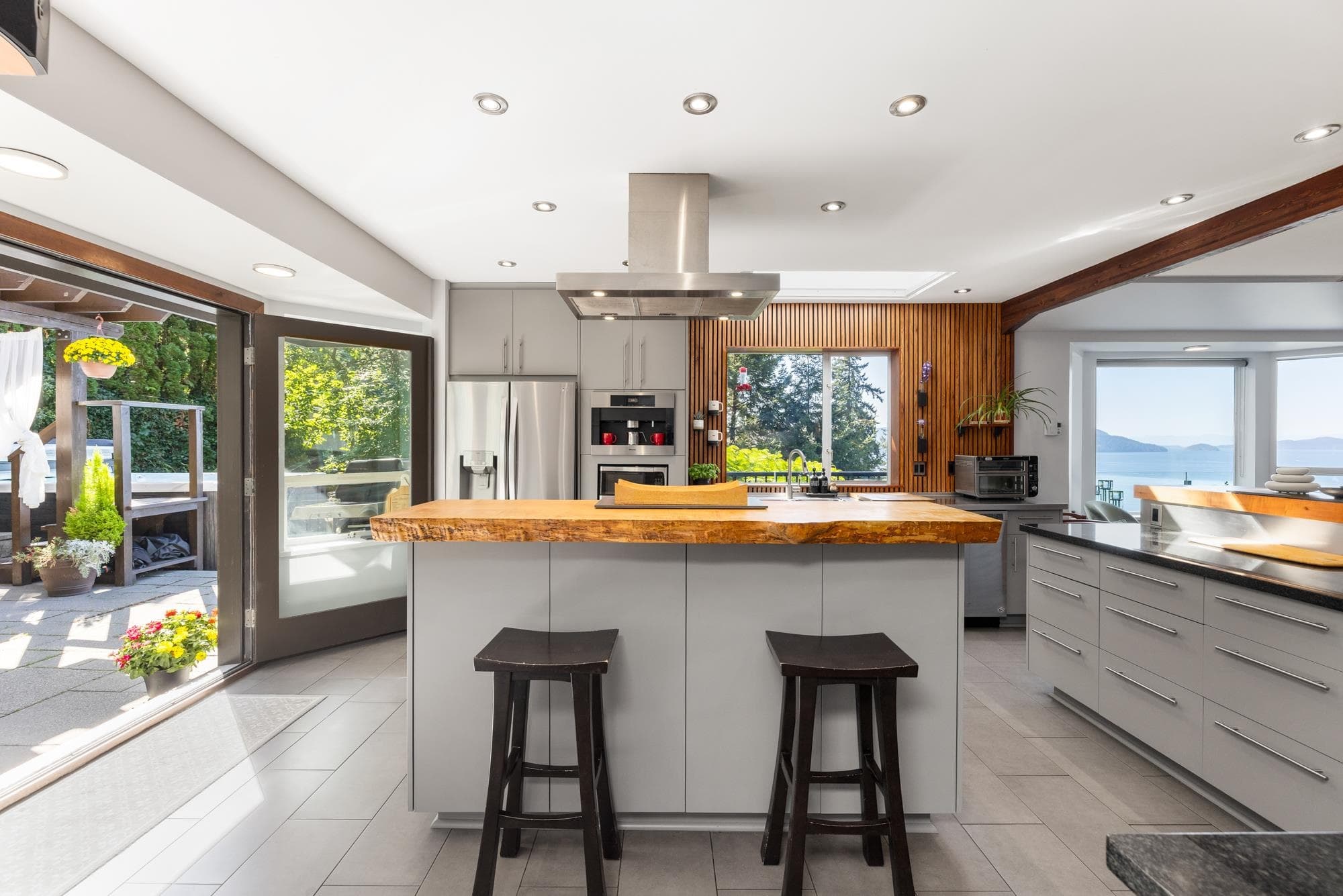 350 Bayview Place, Lions Bay