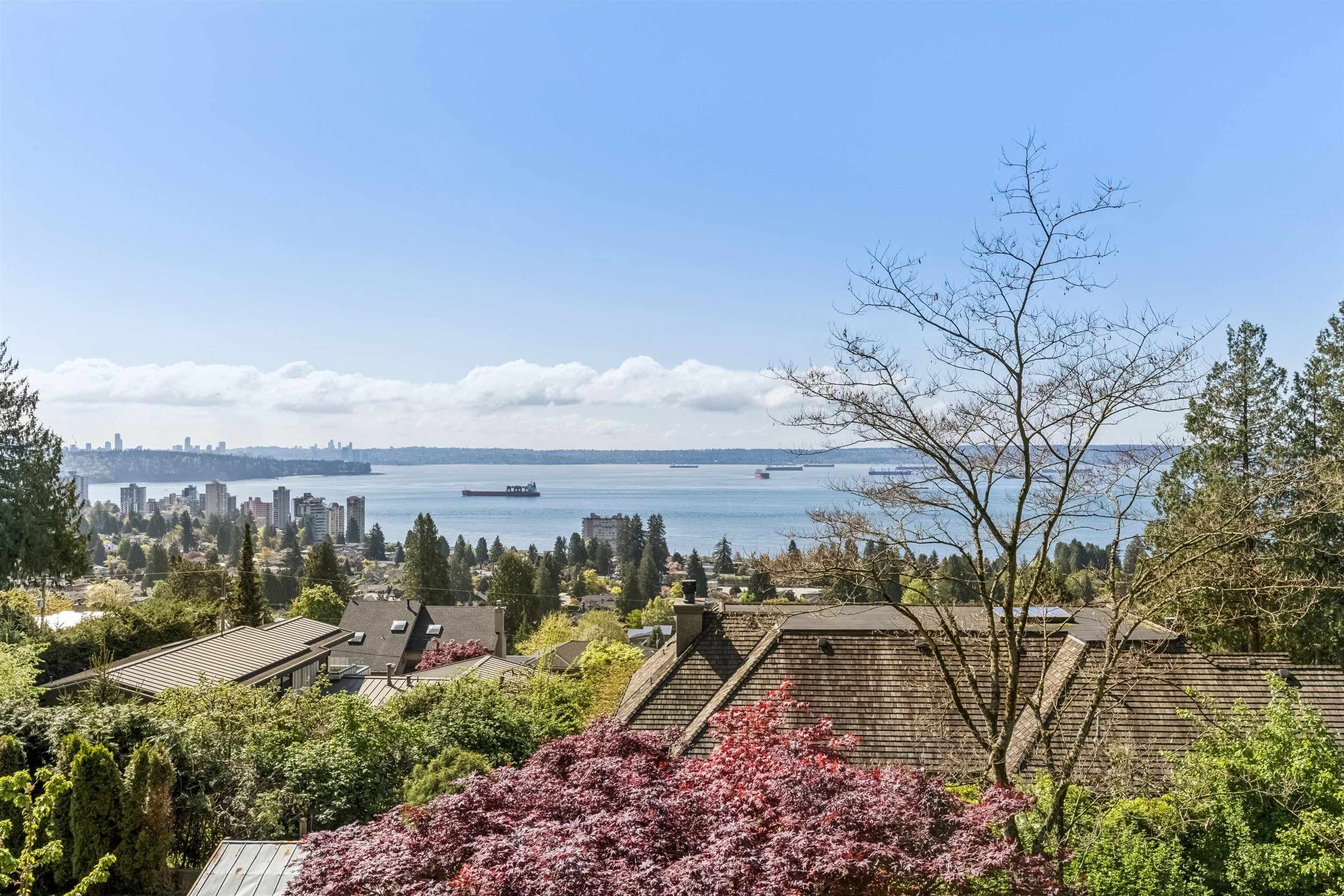 2440 Queens Avenue, West Vancouver