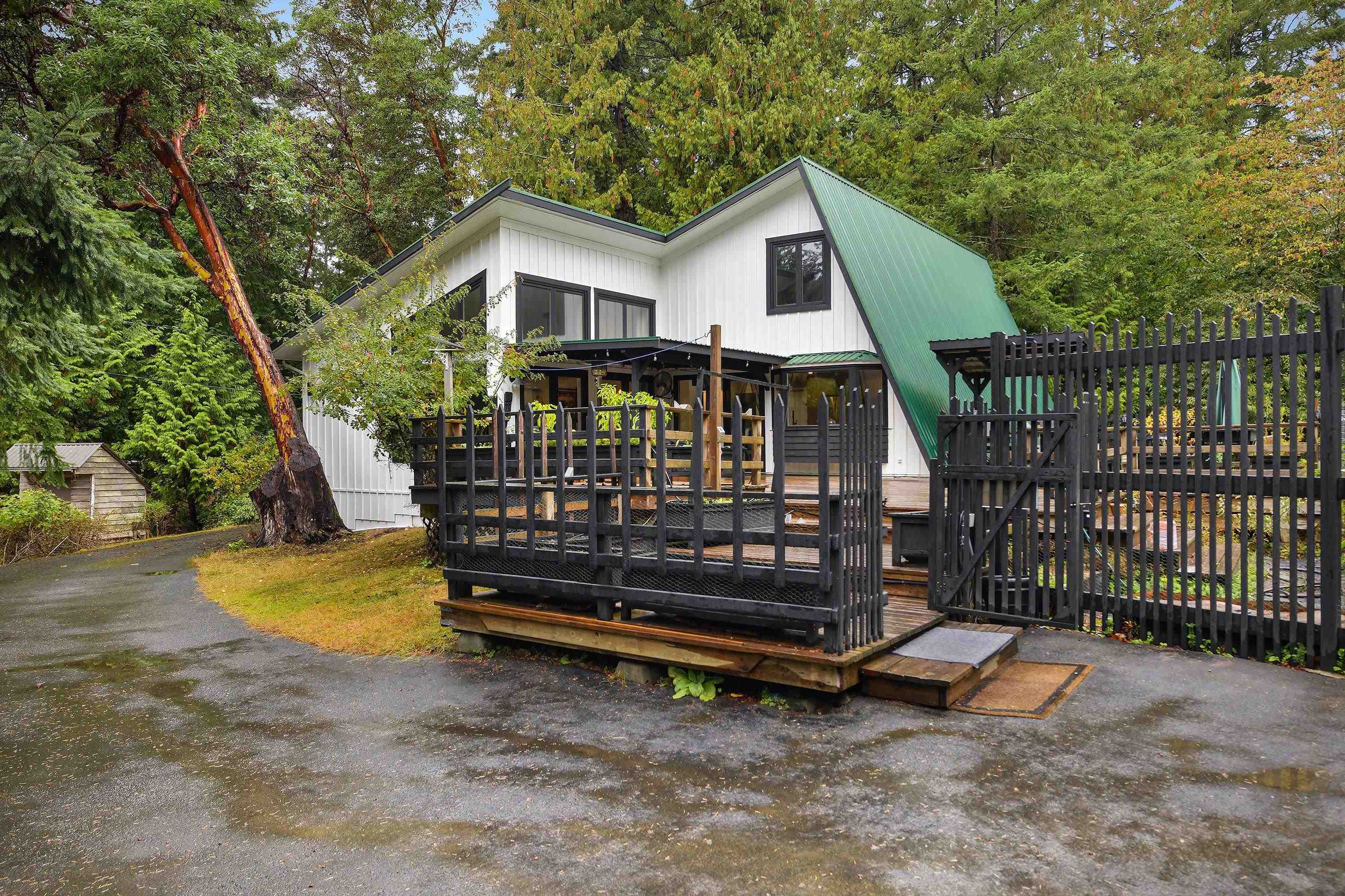 505 Bayview Drive, Mayne Island