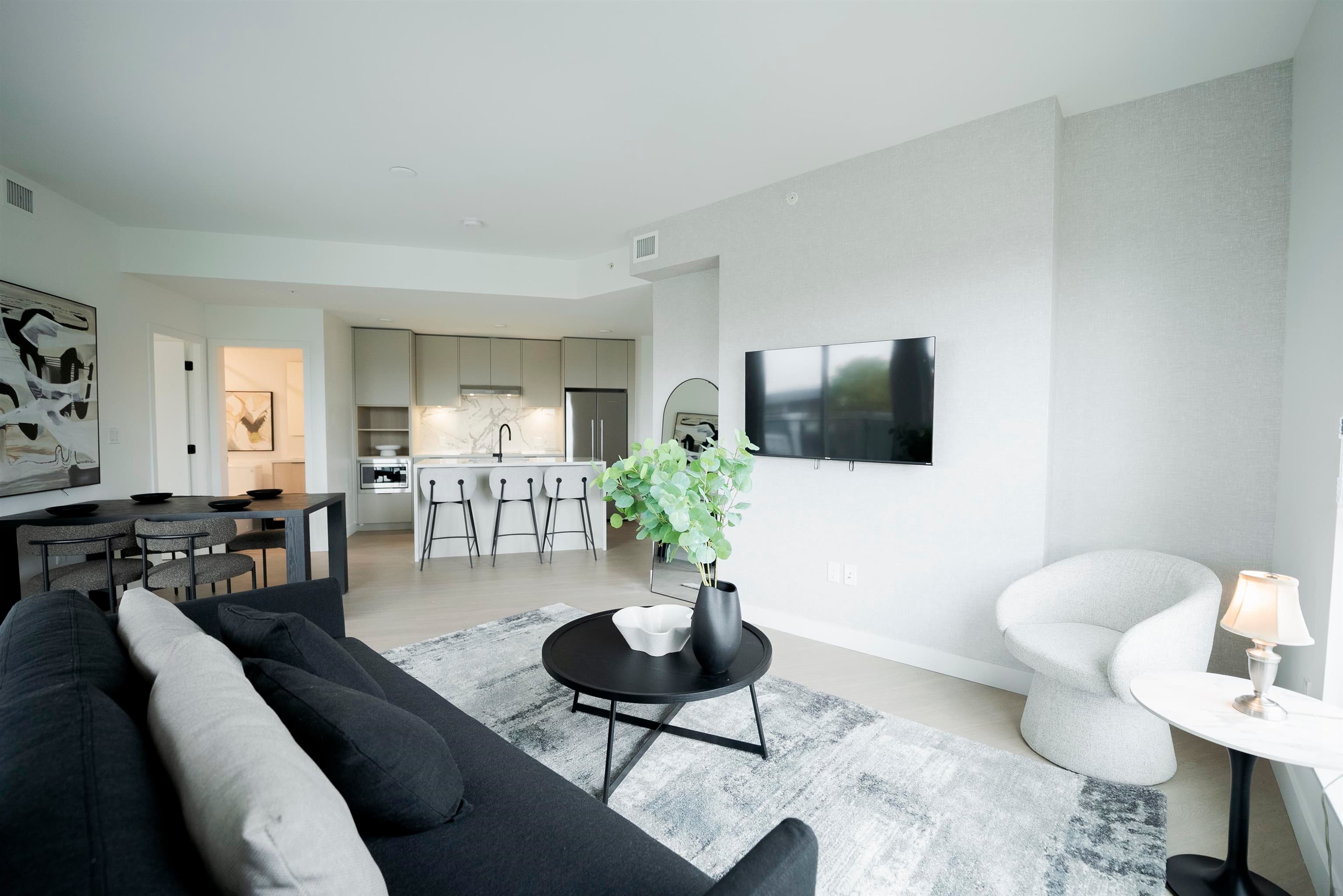 360 - 422 E 3rd Street, North Vancouver