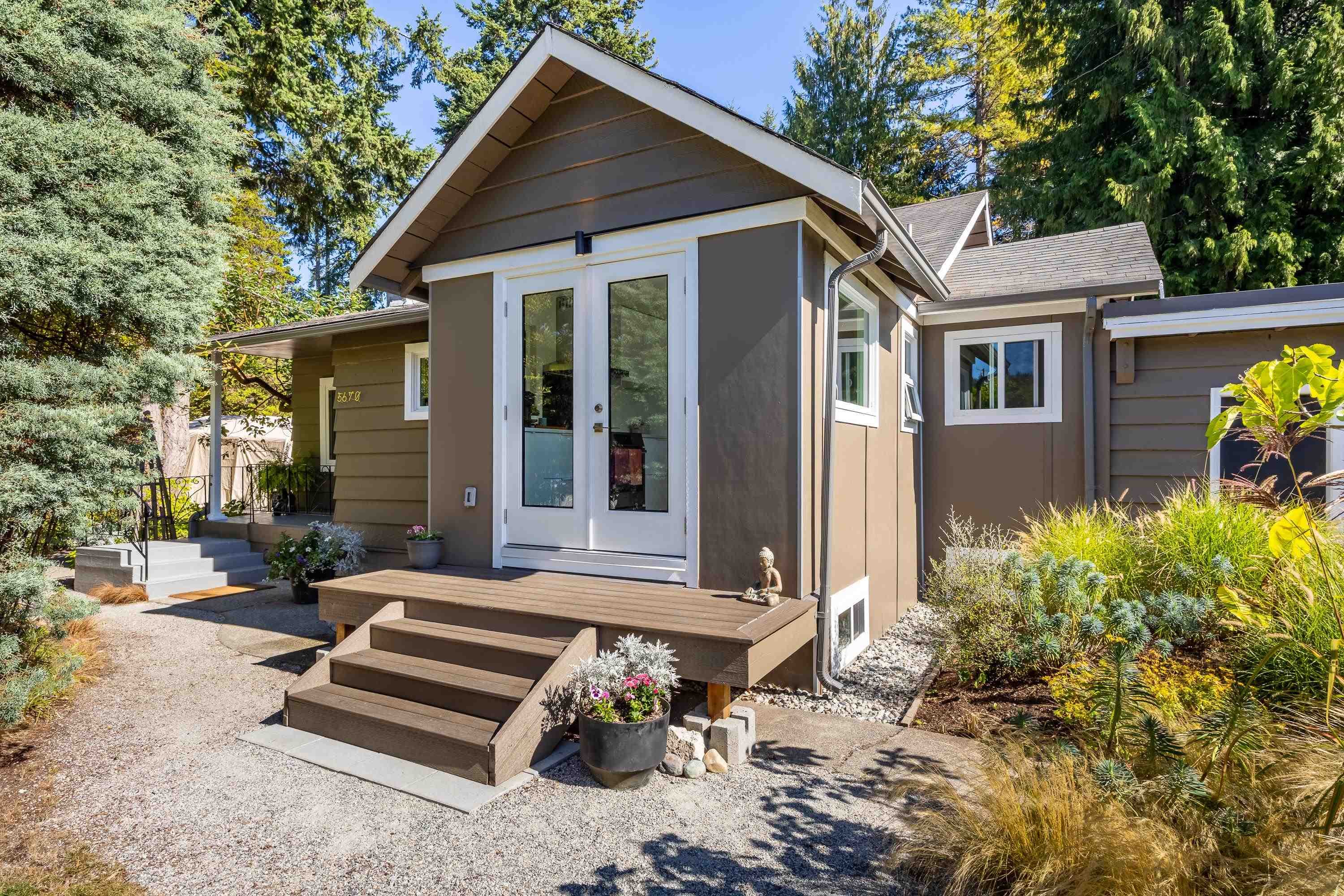5670 Trident Avenue, Sechelt