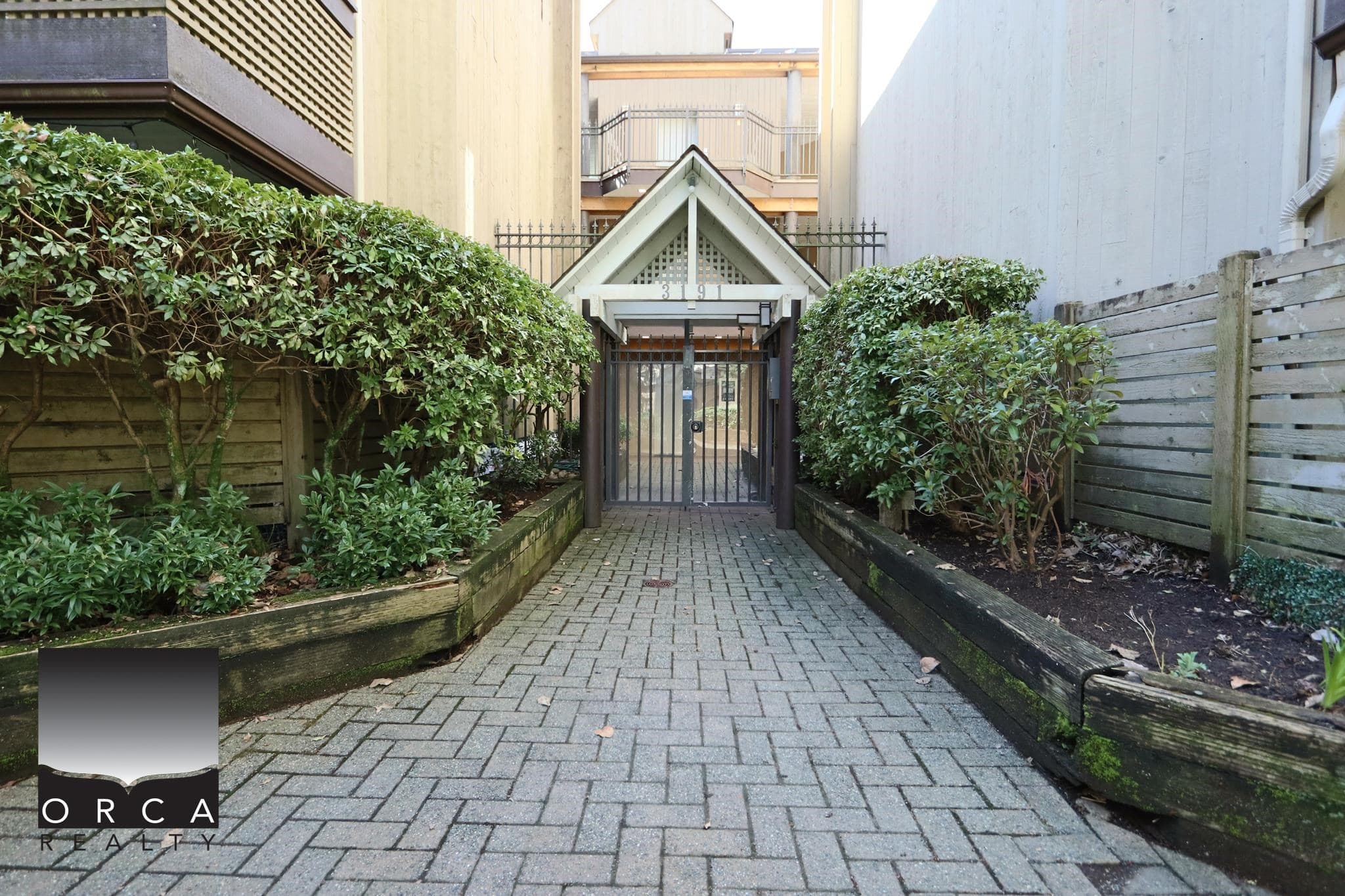 202 - 3191 Mountain Highway, North Vancouver