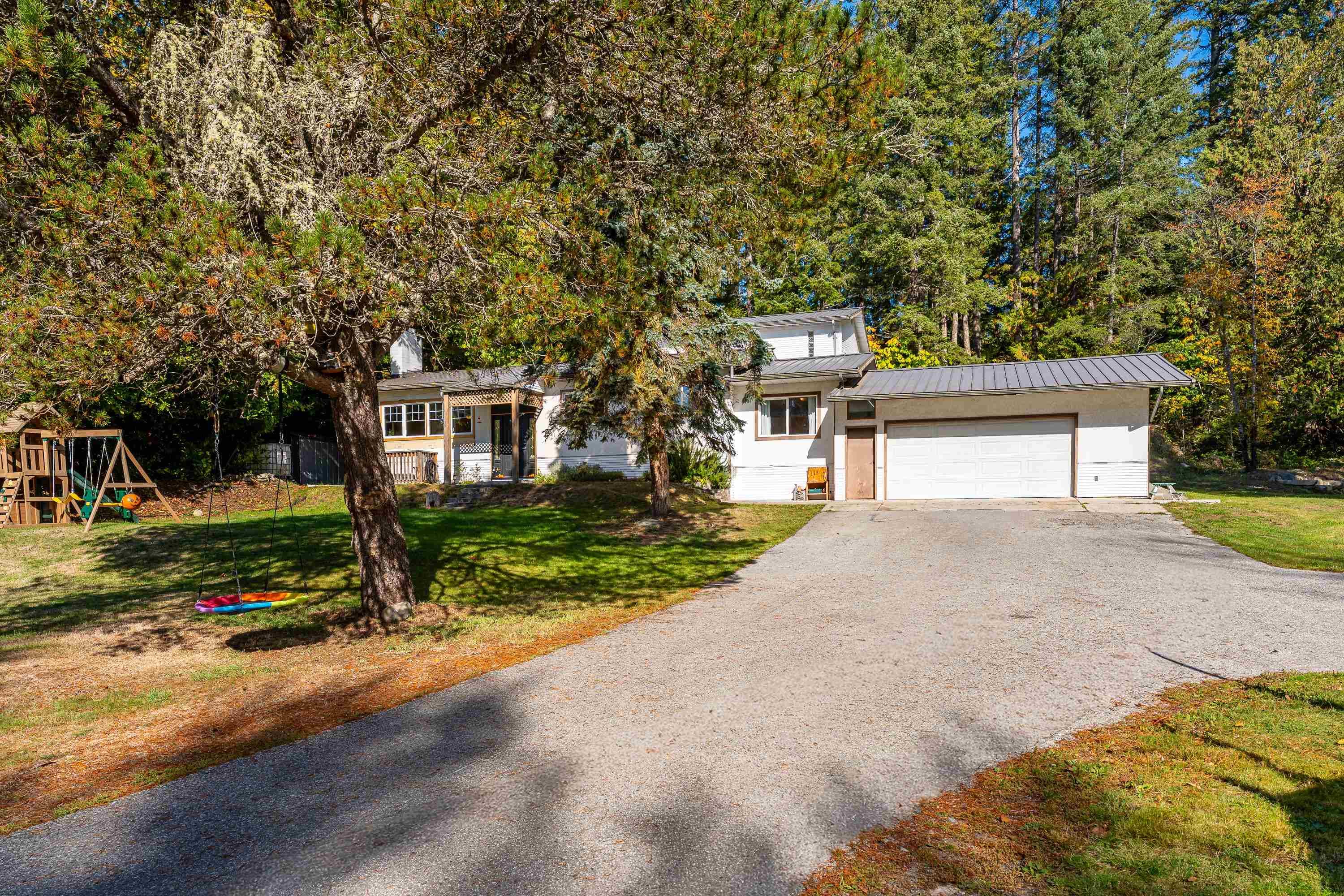 9158 Sunshine Coast Highway, Halfmoon Bay