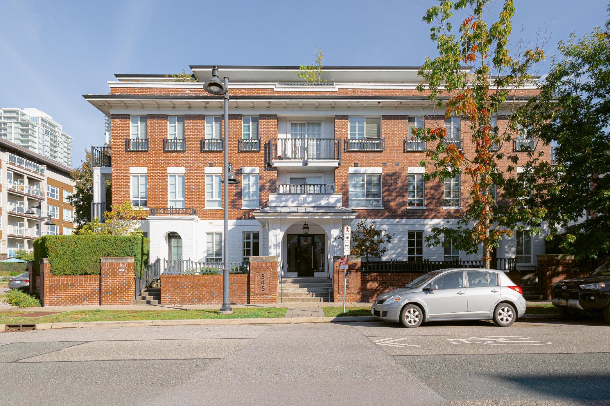 203 - 545 Foster Avenue, Coquitlam