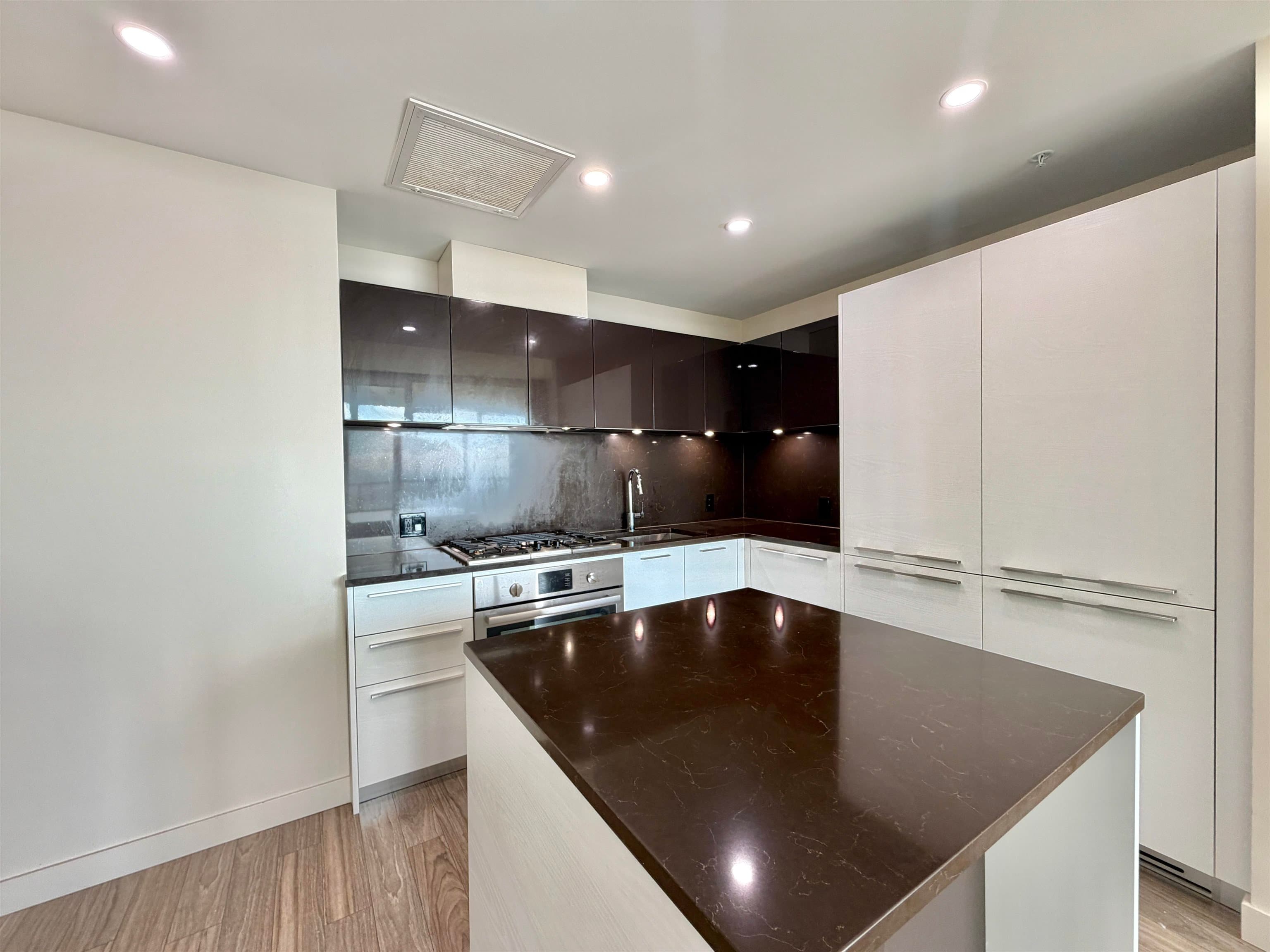 1604 - 6383 Mckay Avenue, Burnaby