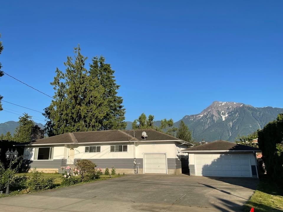 1824 Agassiz Avenue, Agassiz