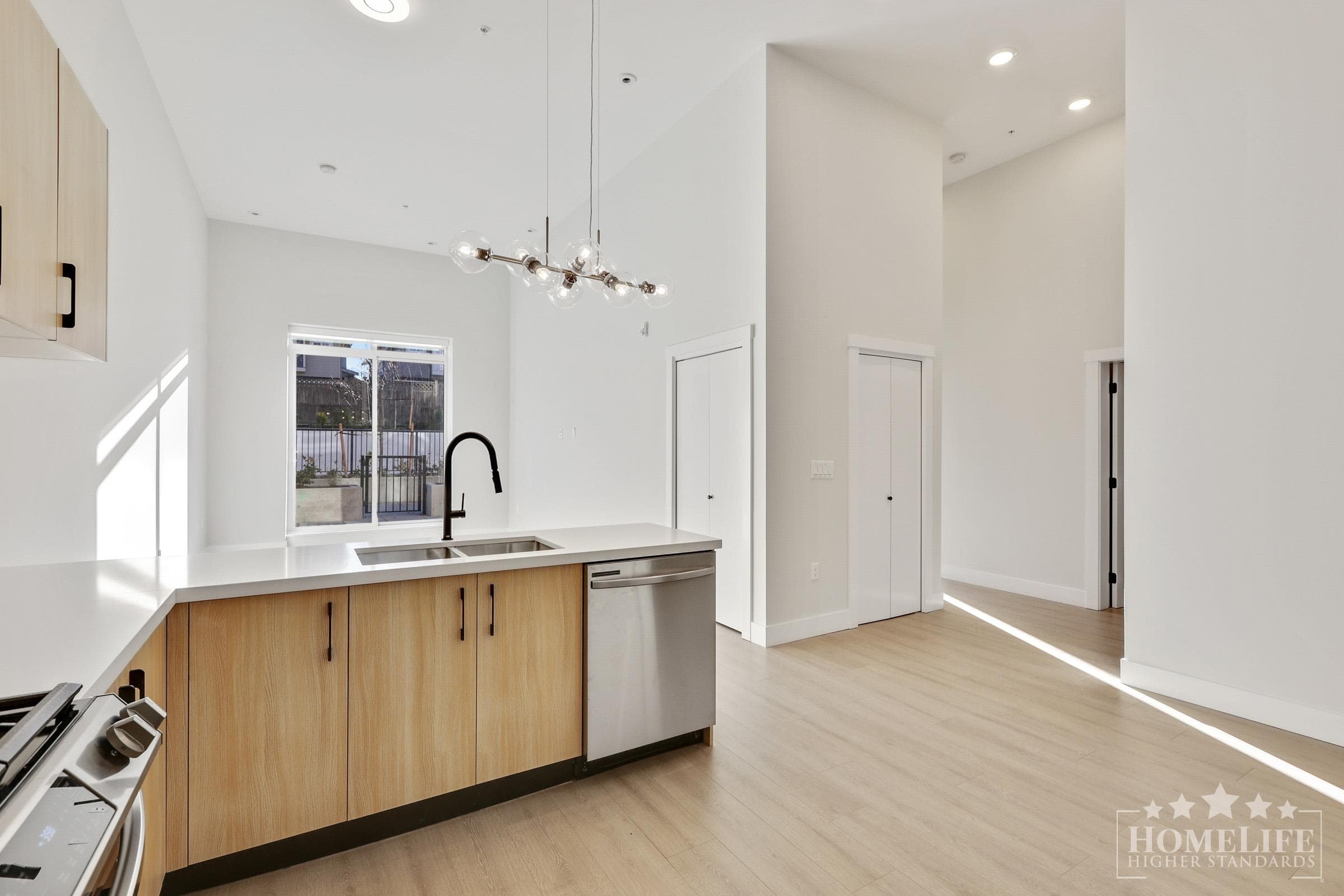 101 - 14858 60 Avenue, Surrey
