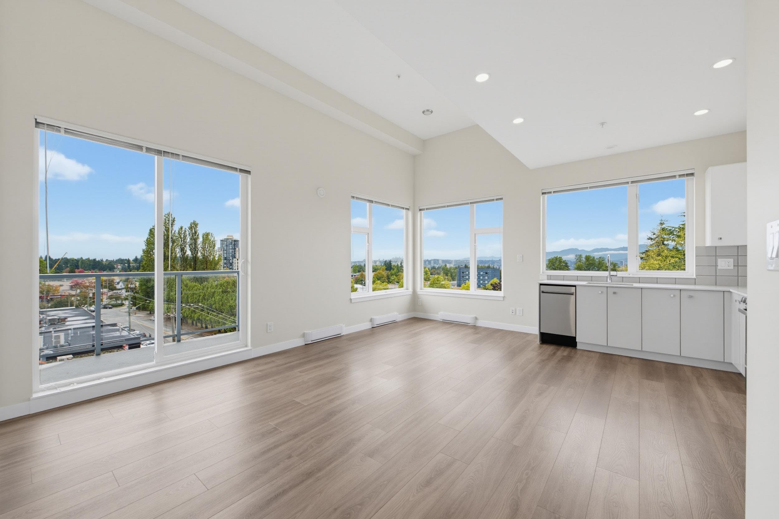 509 - 10838 Whalley Boulevard, Surrey
