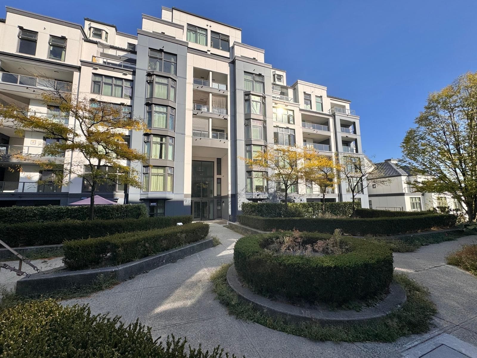 800 - 2528 E Broadway, Vancouver