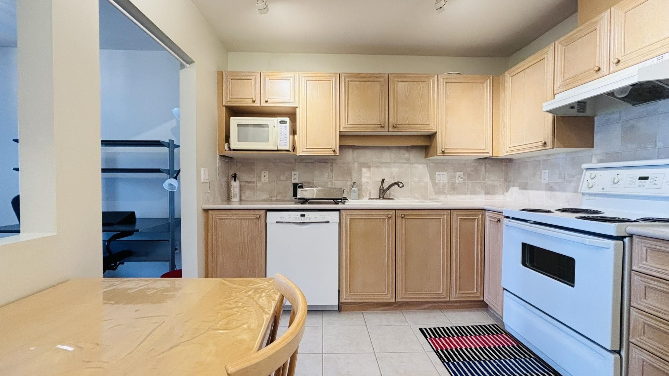 305 - 5863 Hampton Place, Vancouver