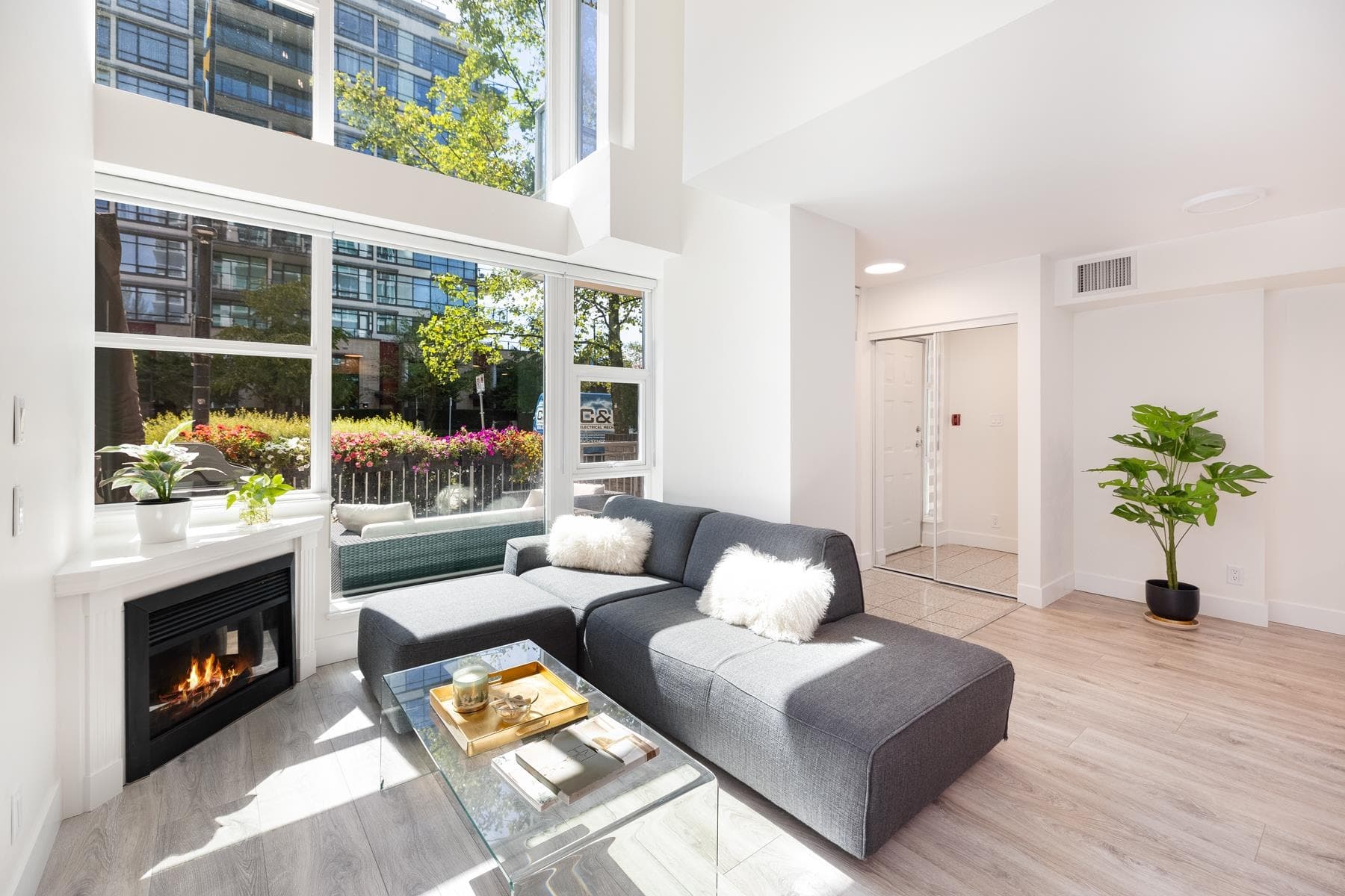 TH8 - 168 E Esplanade Avenue, North Vancouver