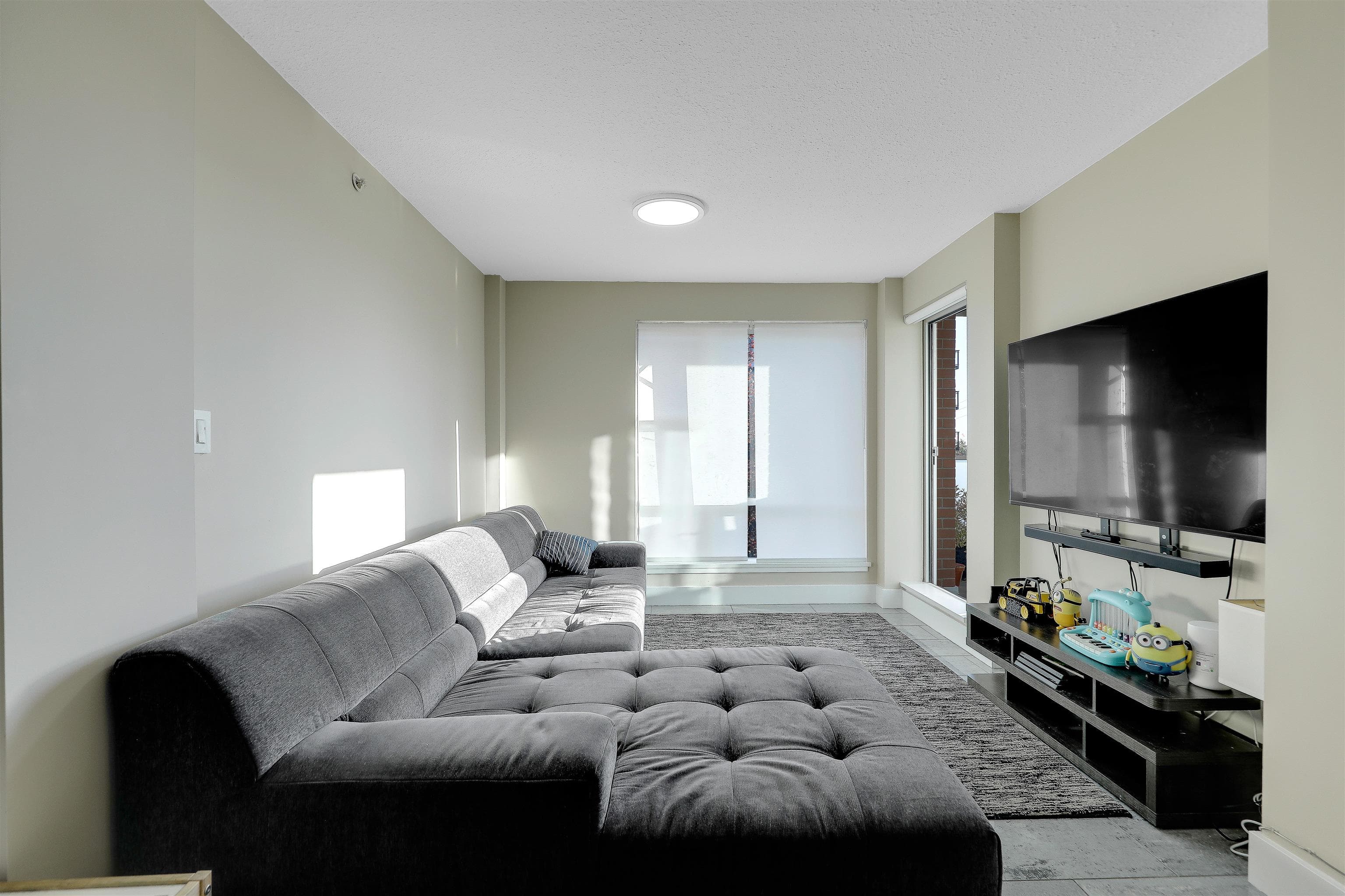 206 - 3811 Hastings Street, Burnaby