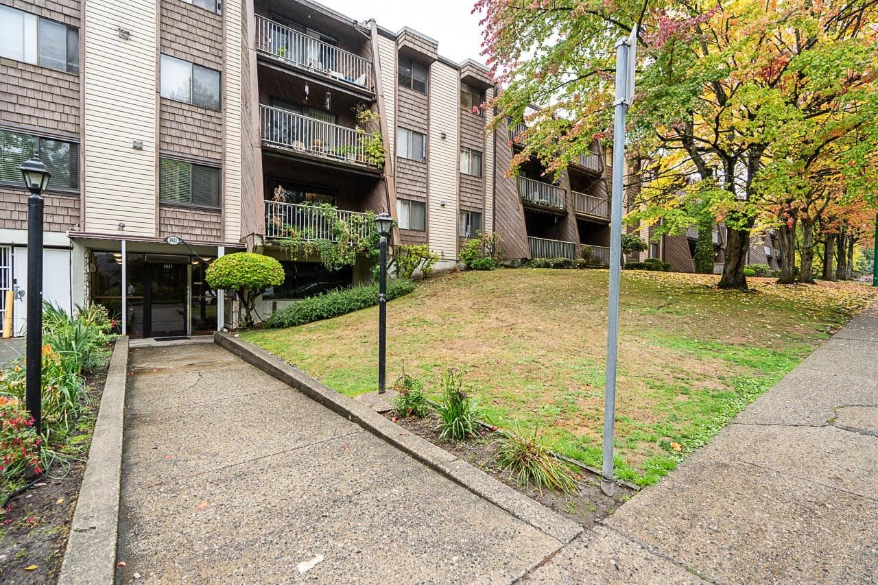 212 - 3921 Carrigan Court, Burnaby