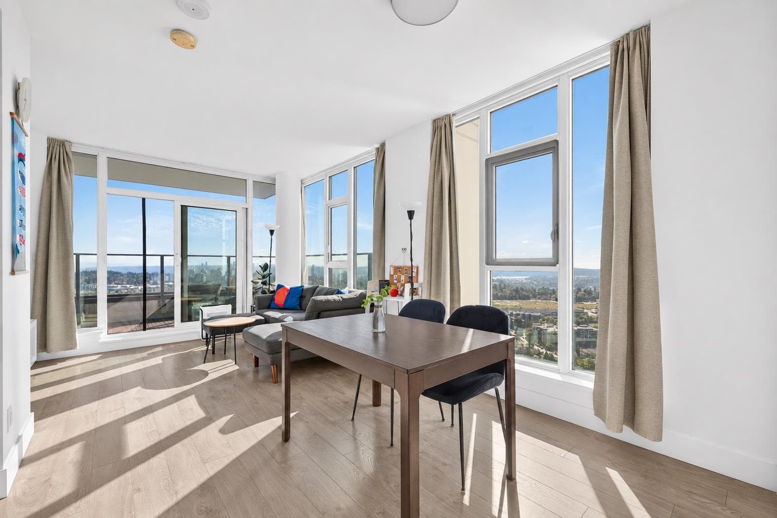 2807 - 7388 Kingsway, Burnaby
