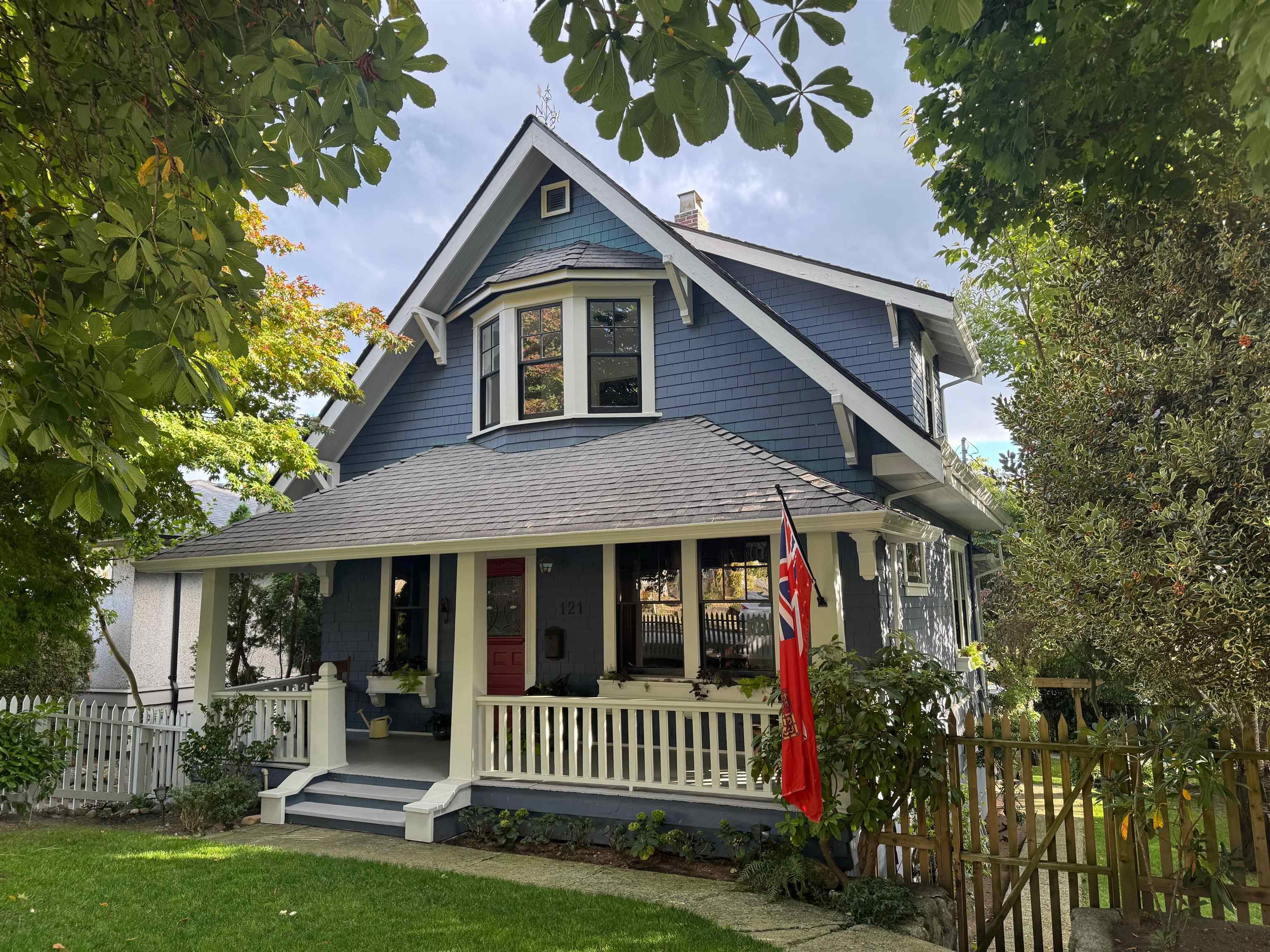 121 E 27th Street, North Vancouver