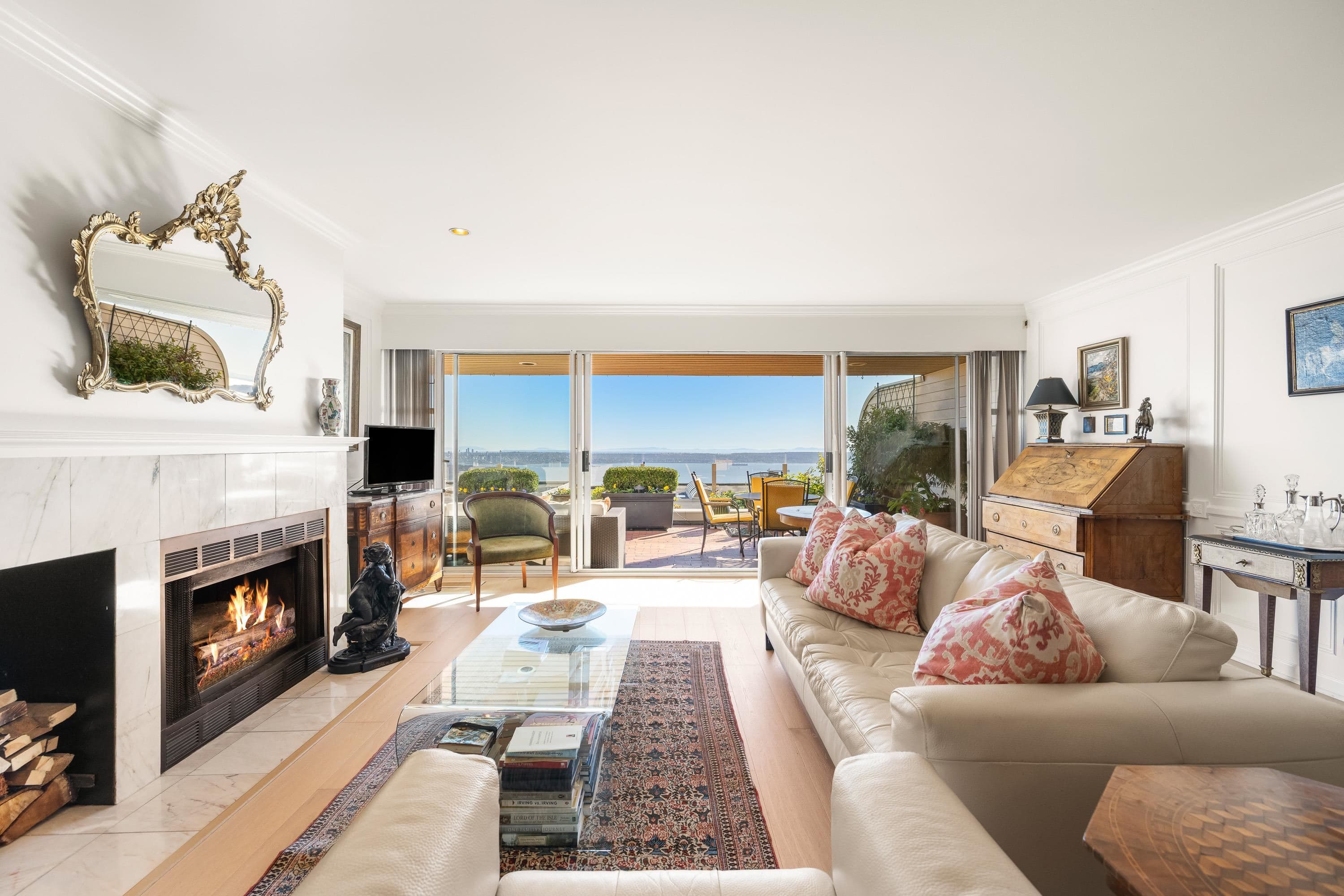 102 - 2274 Folkestone Way, West Vancouver