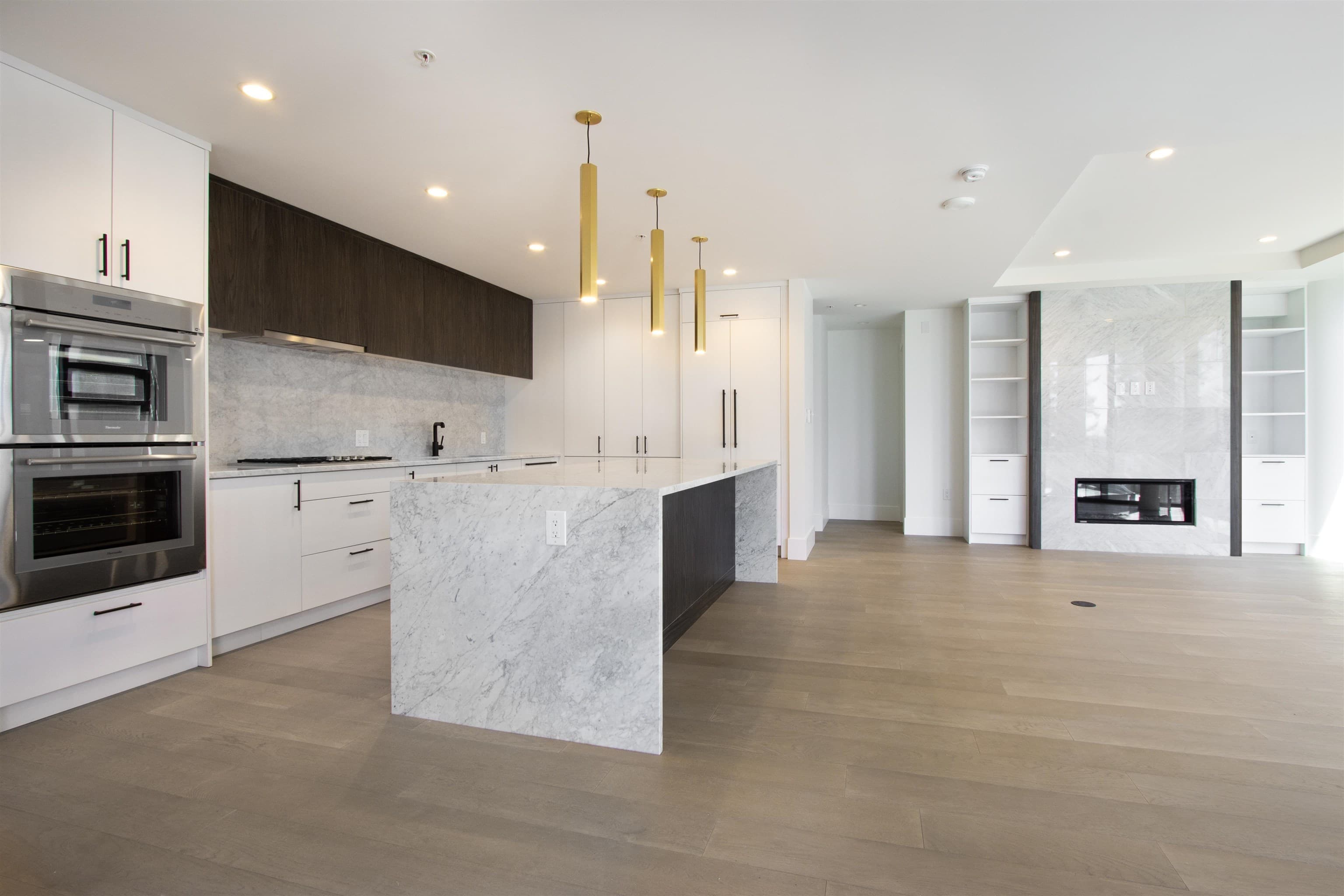 703 - 14825 Thrift Avenue, Surrey