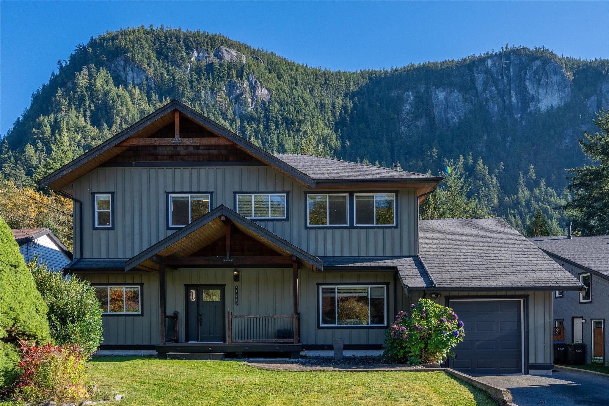 38590 Westway Avenue, Squamish