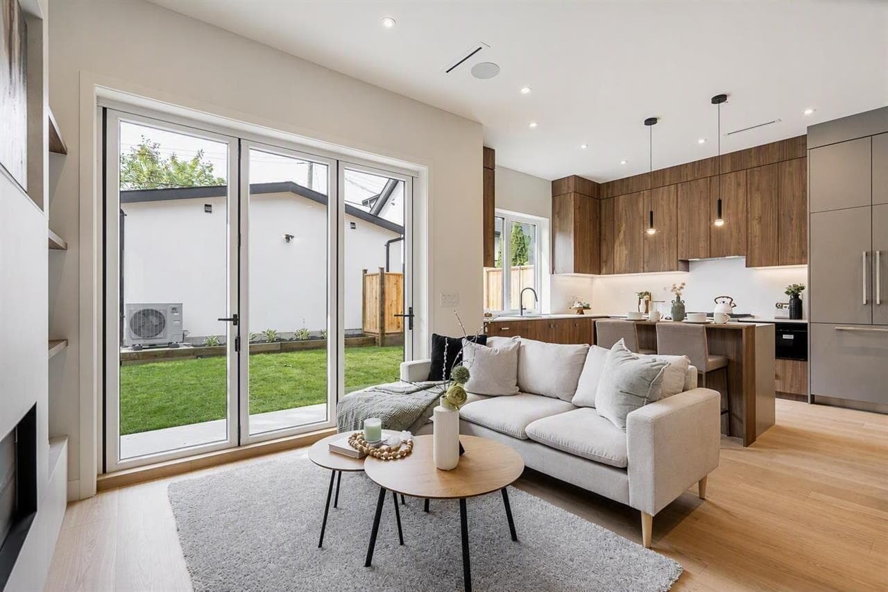 2 - 456 38th Avenue, Vancouver