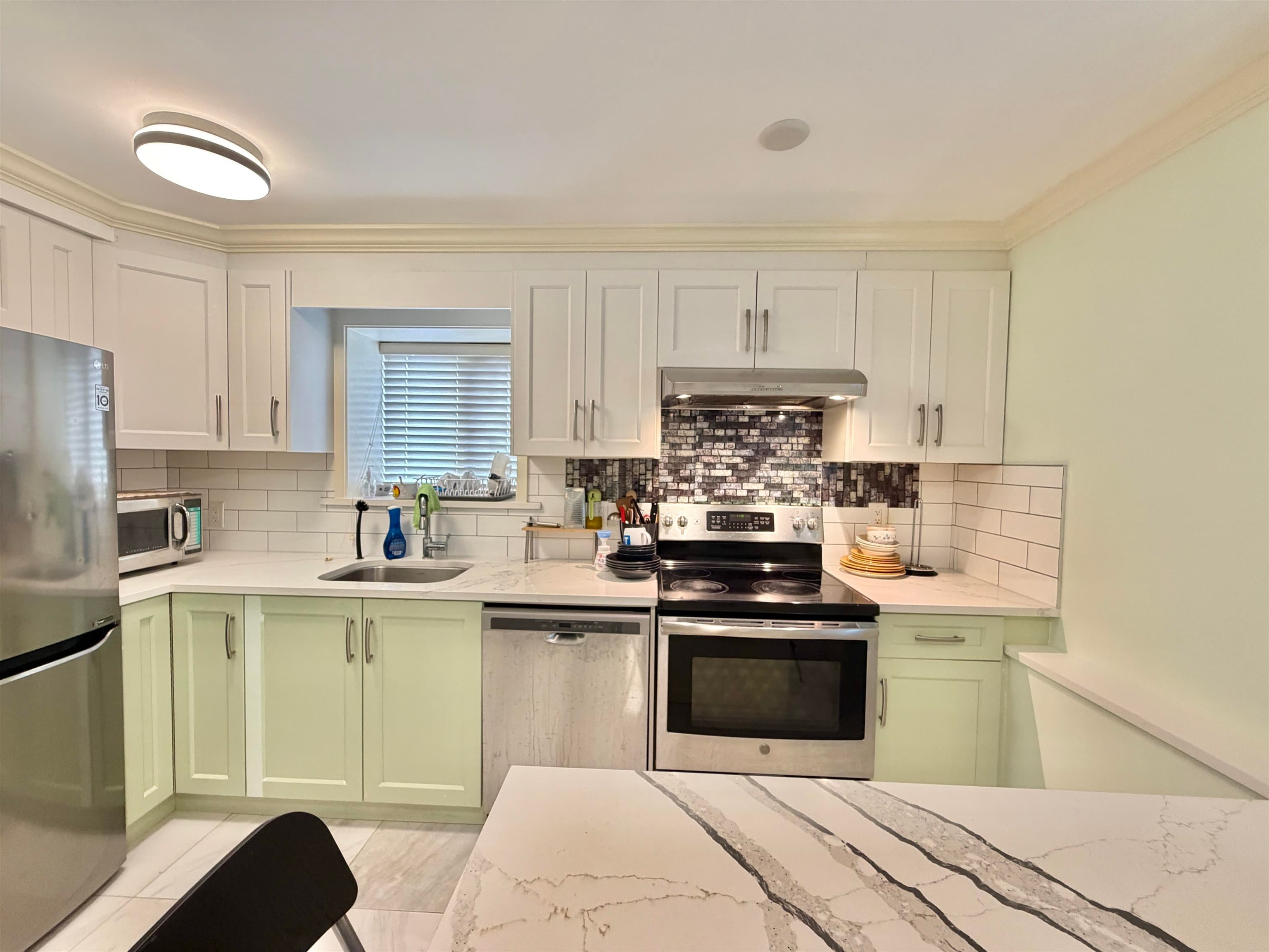 582 E 57th Avenue, Vancouver