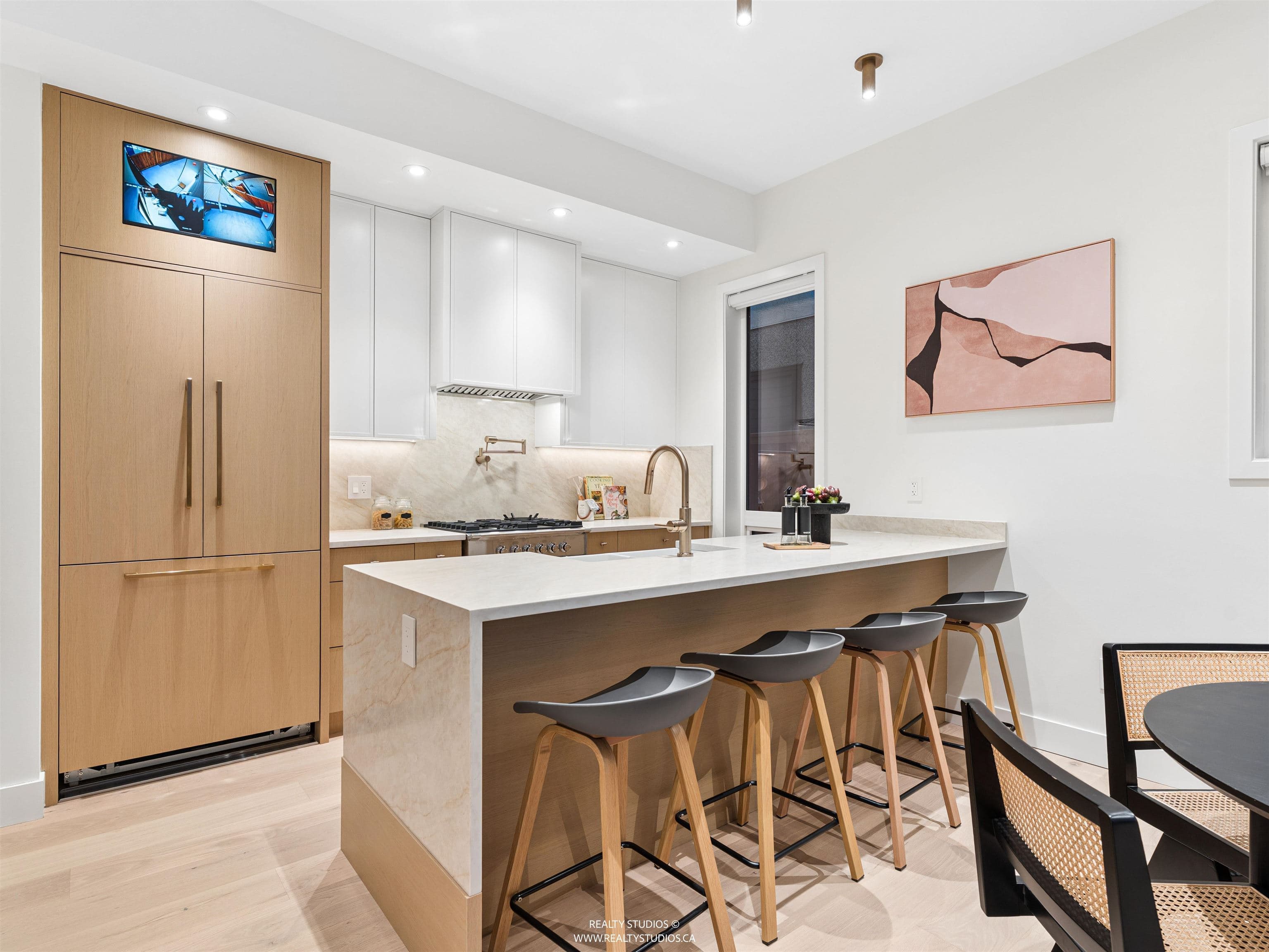 2 - 2541 E 2nd Avenue, Vancouver