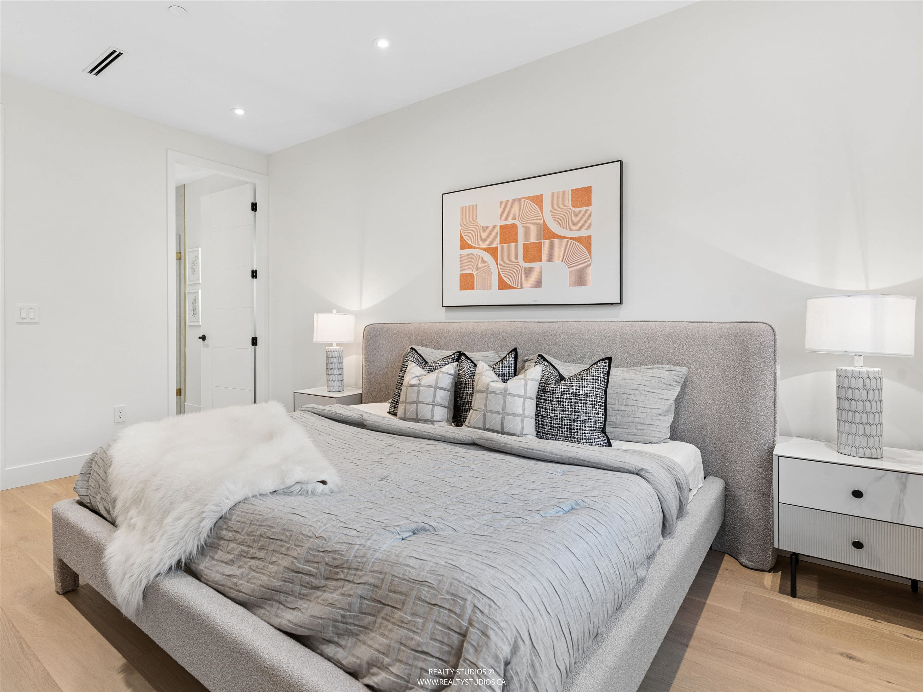 2543 E 2nd Avenue, Vancouver