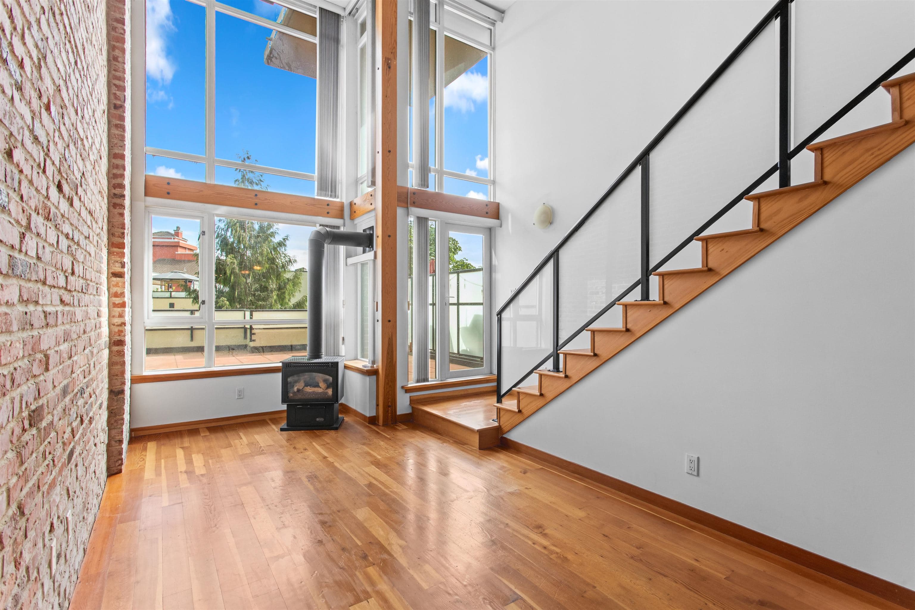 217 - 10 Renaissance Square, New Westminster