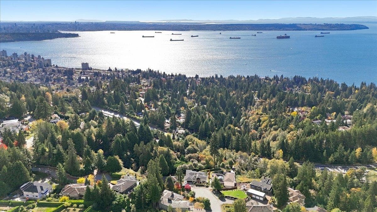 2790 Chelsea Close, West Vancouver