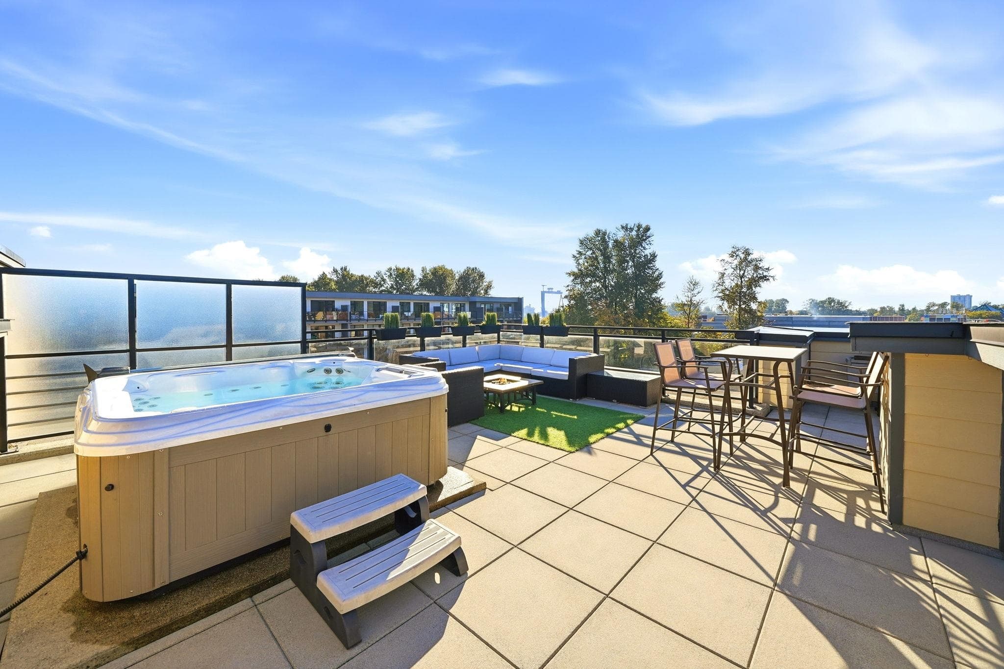409 - 733 W 14th Street, North Vancouver