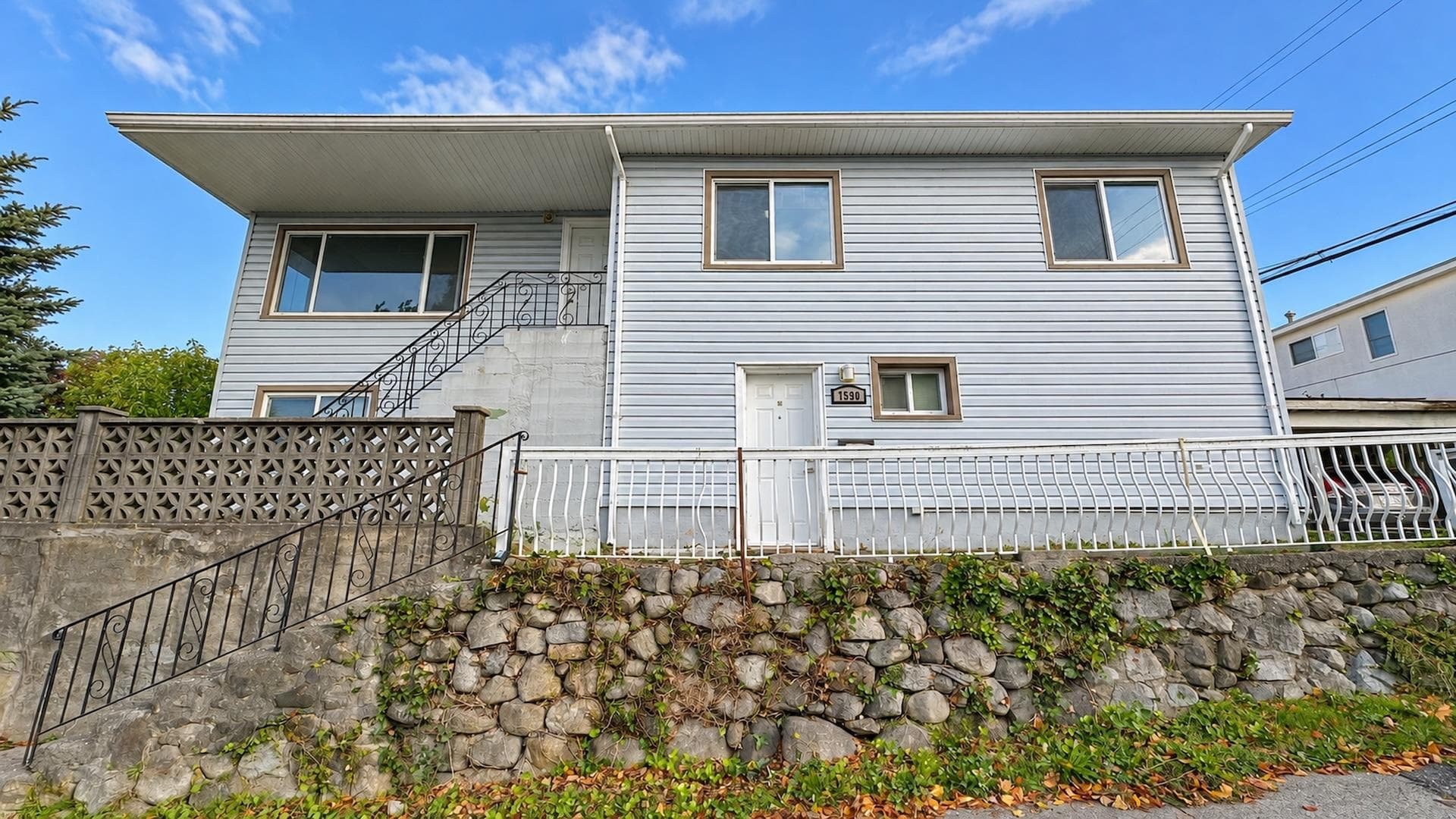7590 Fraser Street, Vancouver