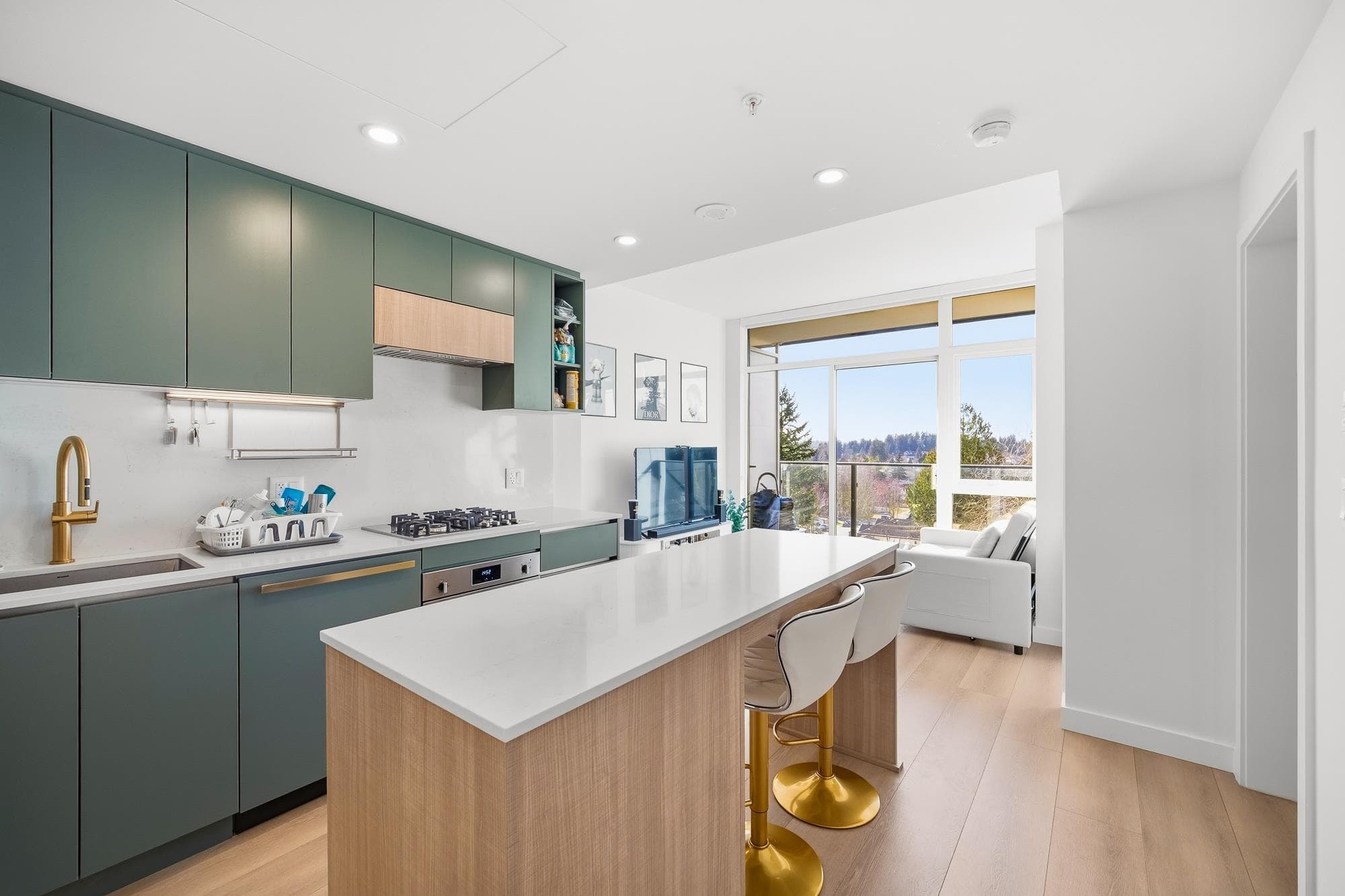 607 - 13573 98a Avenue, Surrey