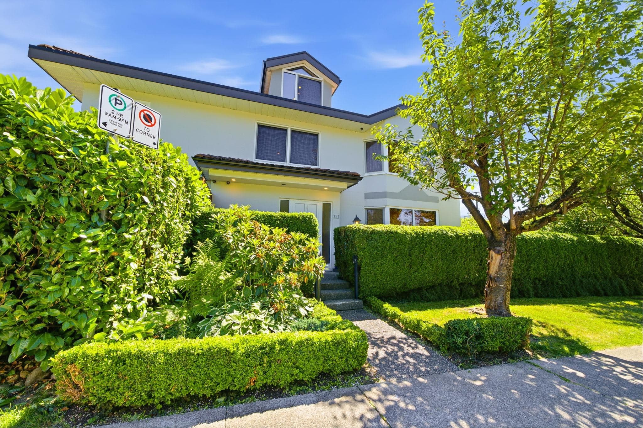 305 E 17th Street, North Vancouver