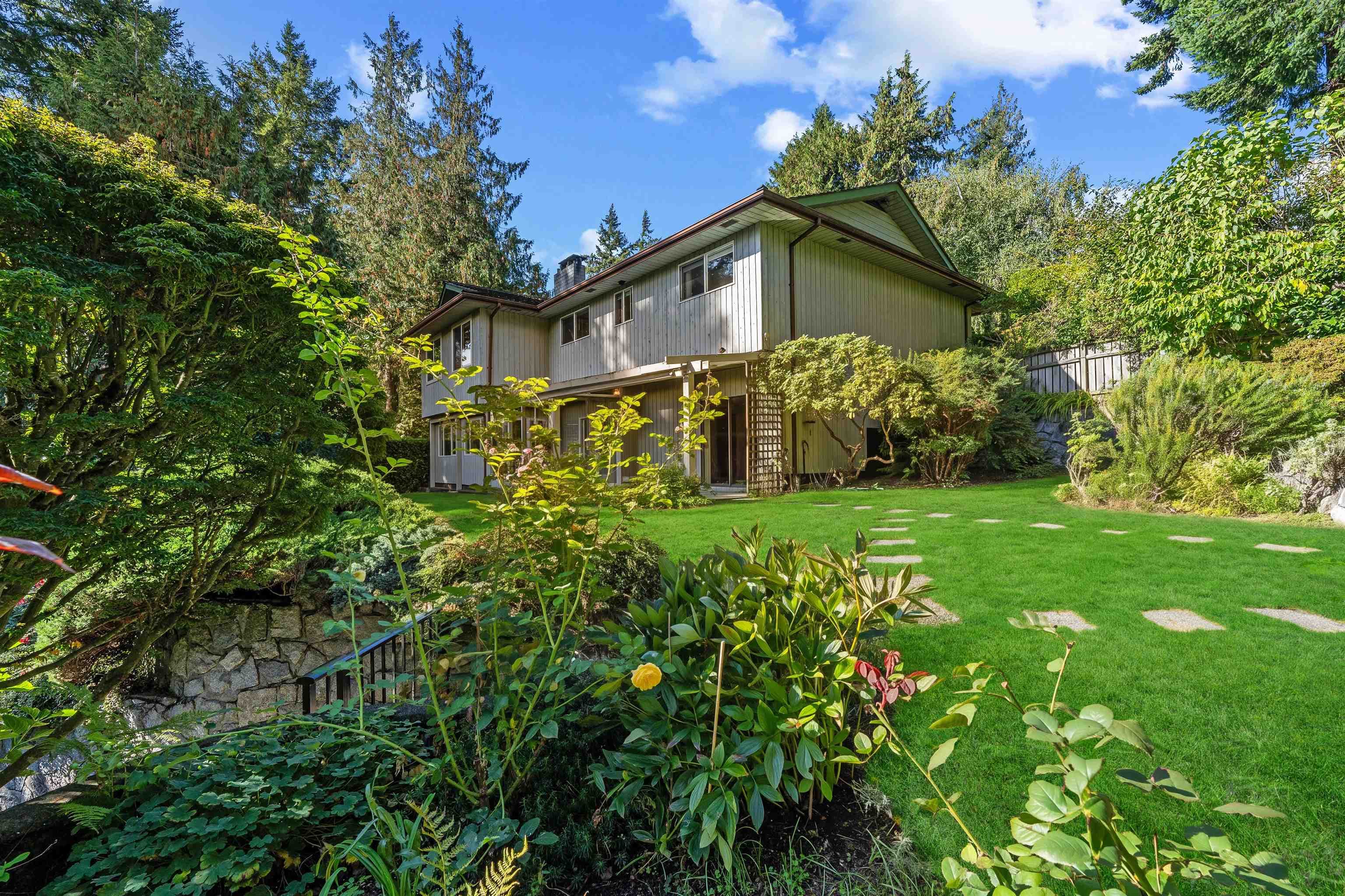 6250 Summit Avenue, West Vancouver