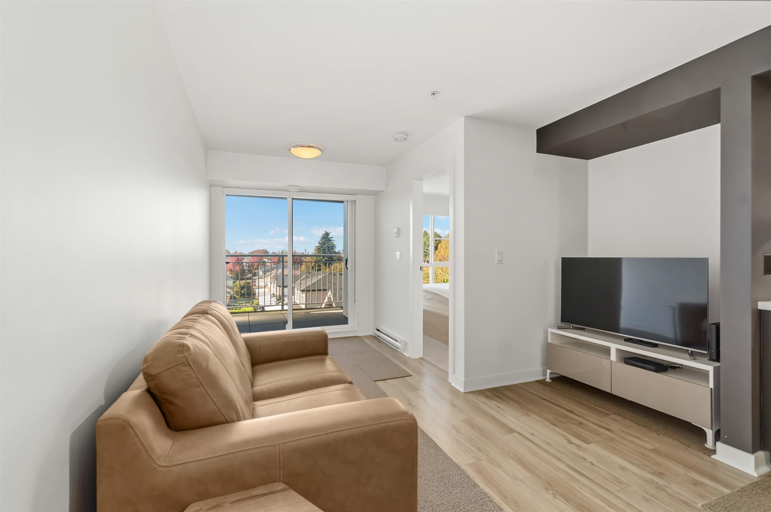 305 - 2888 E 2nd Avenue, Vancouver