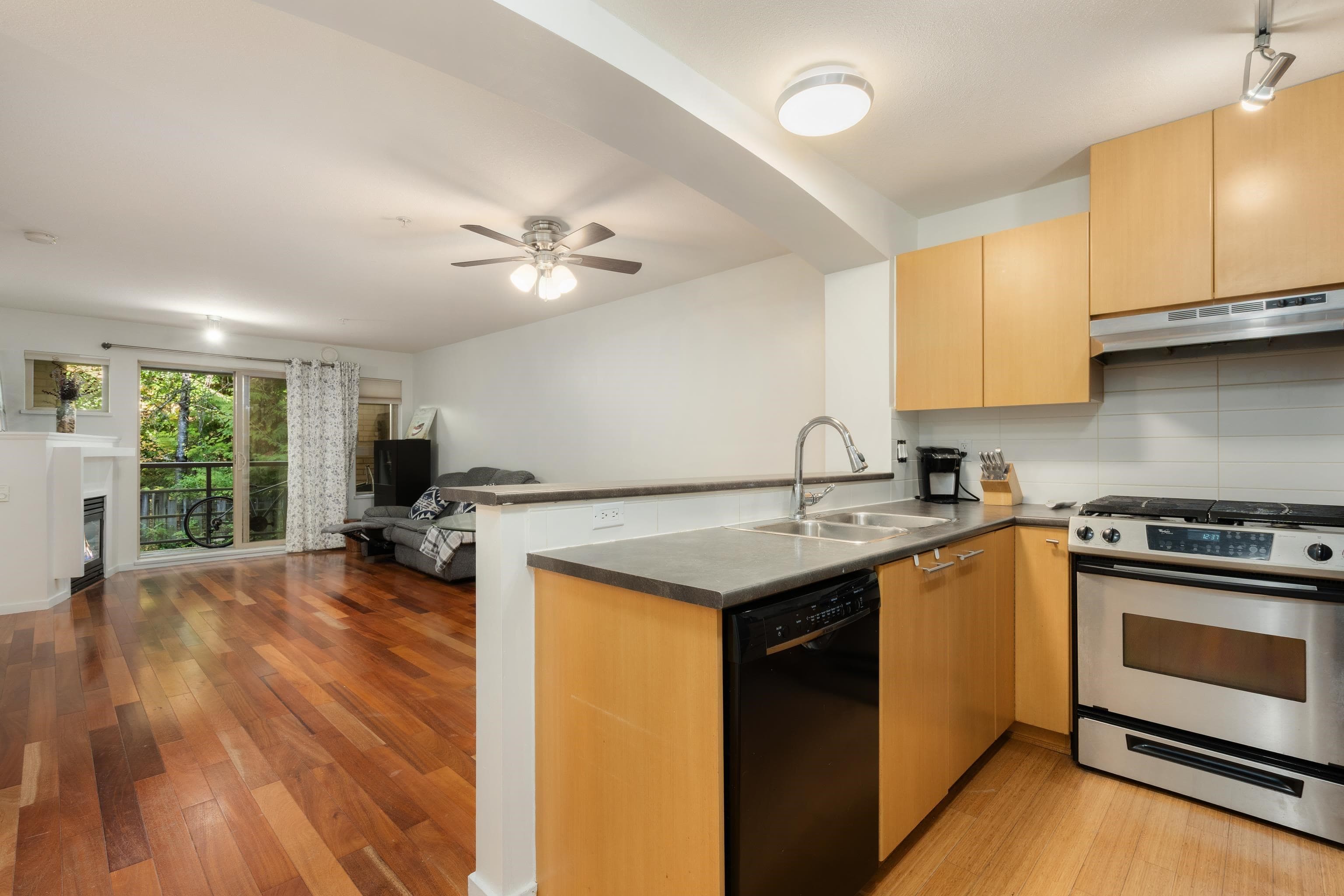 414 - 9319 University Crescent, Burnaby