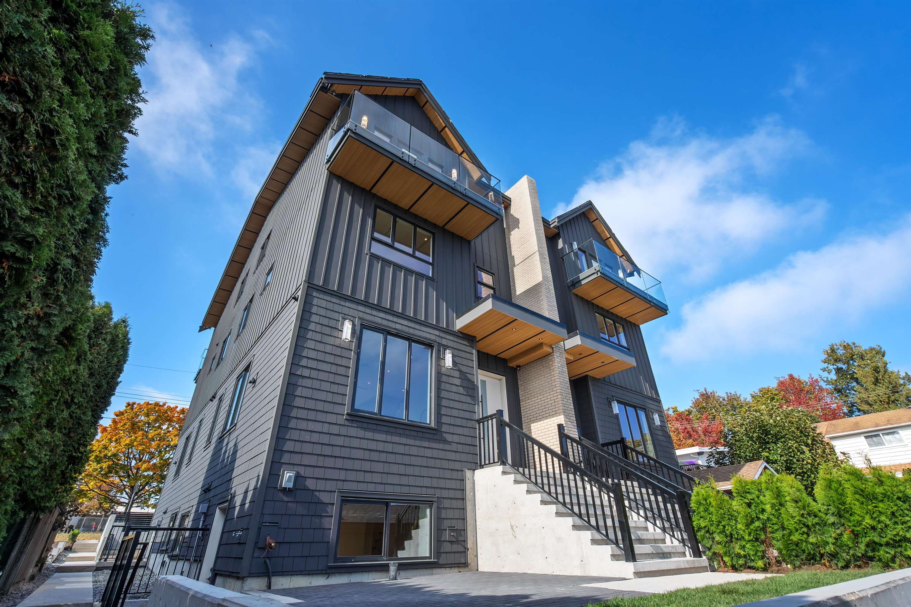 4 - 1060 Stratford Avenue, Burnaby