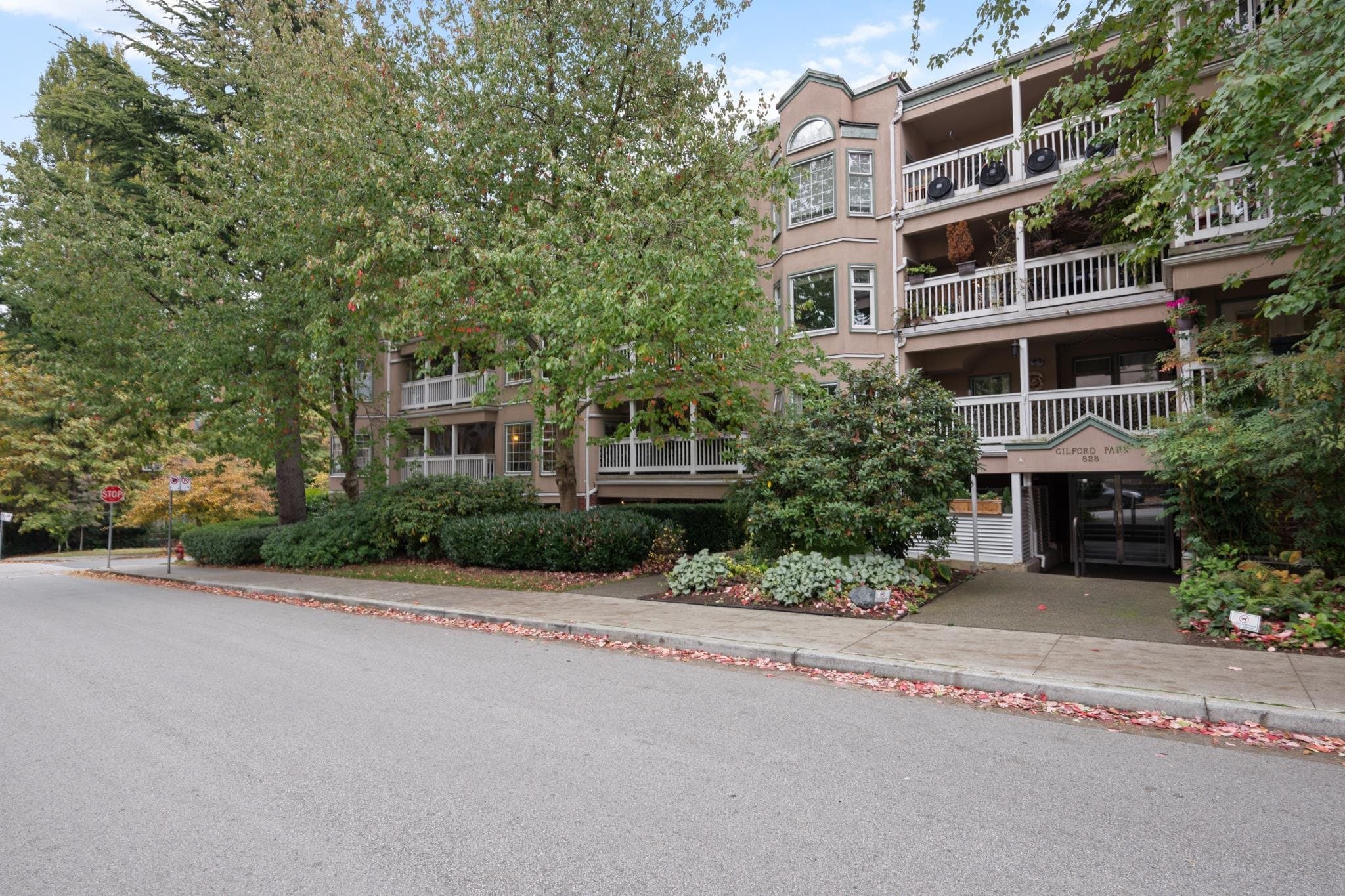 102 - 828 Gilford Street, Vancouver