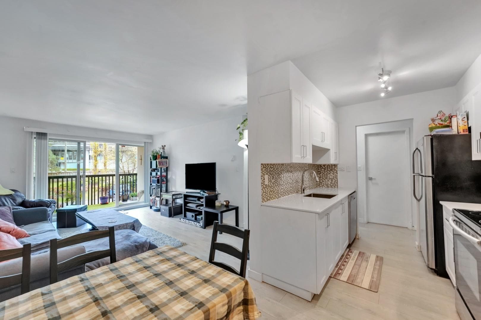 304 - 9847 Manchester Drive, Burnaby
