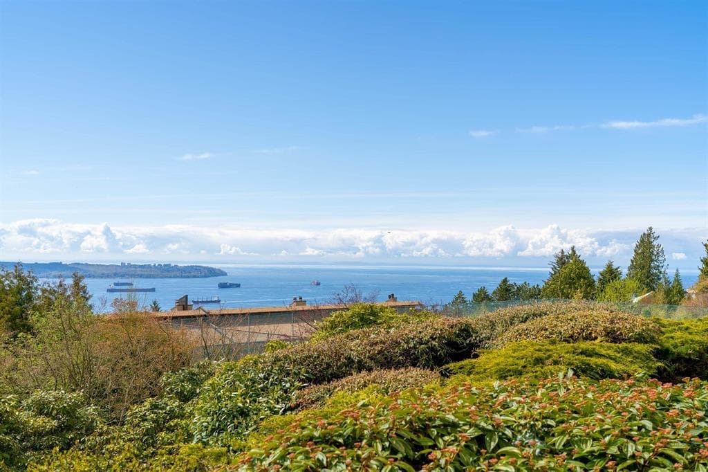 14 - 2246 Folkestone Way, West Vancouver