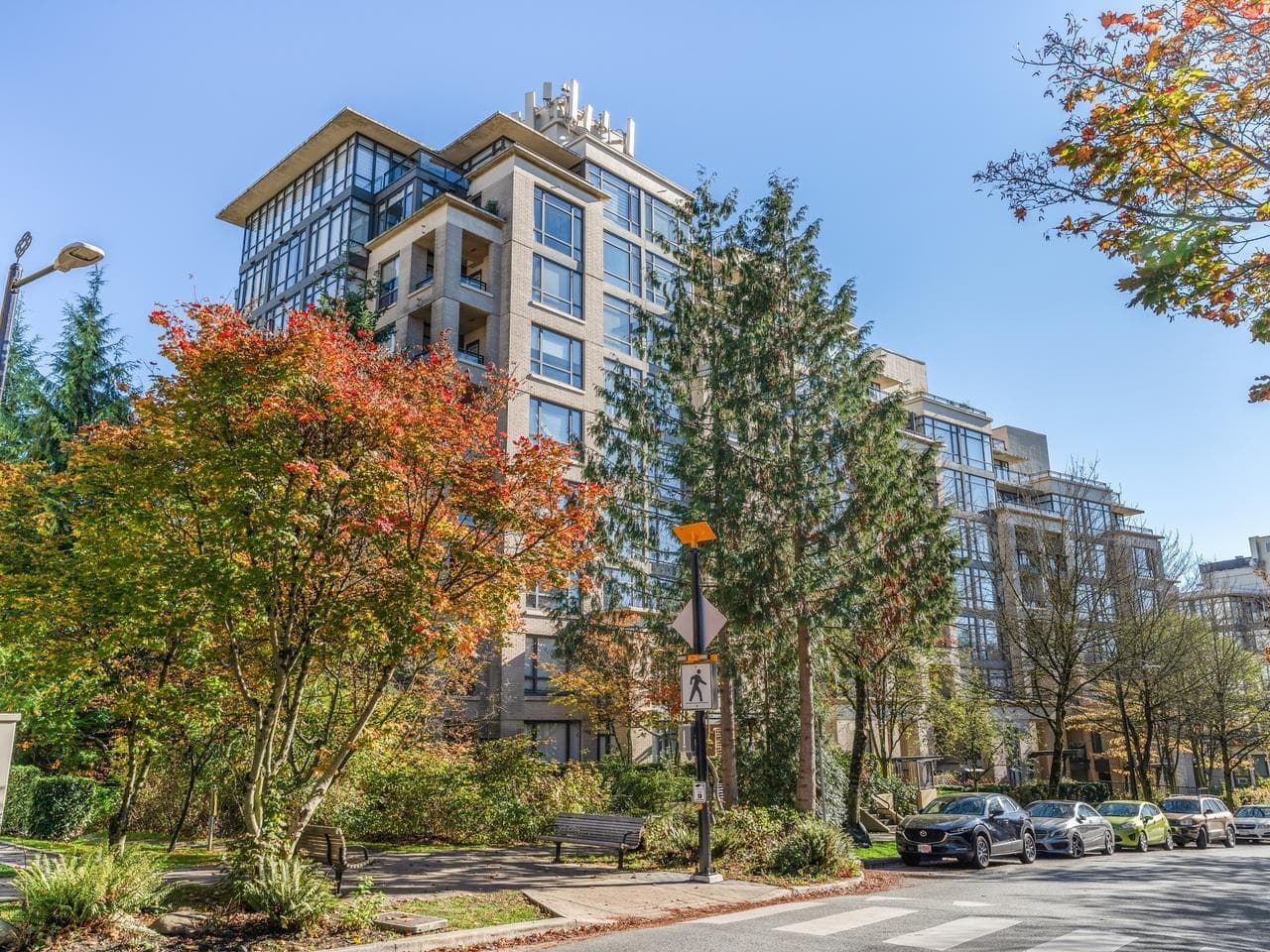 401 - 9300 University Crescent, Burnaby