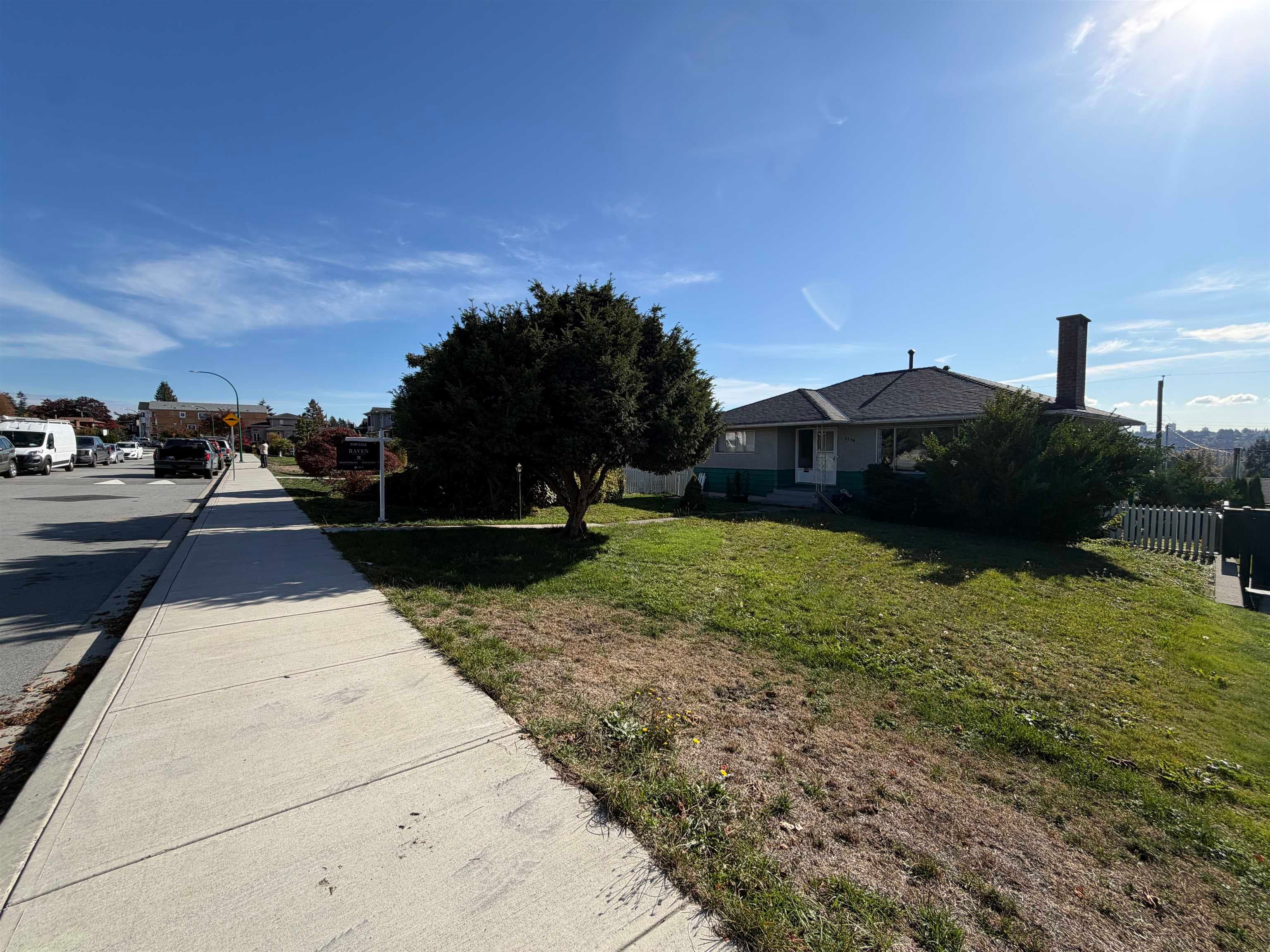 6790 Hycrest Drive, Burnaby