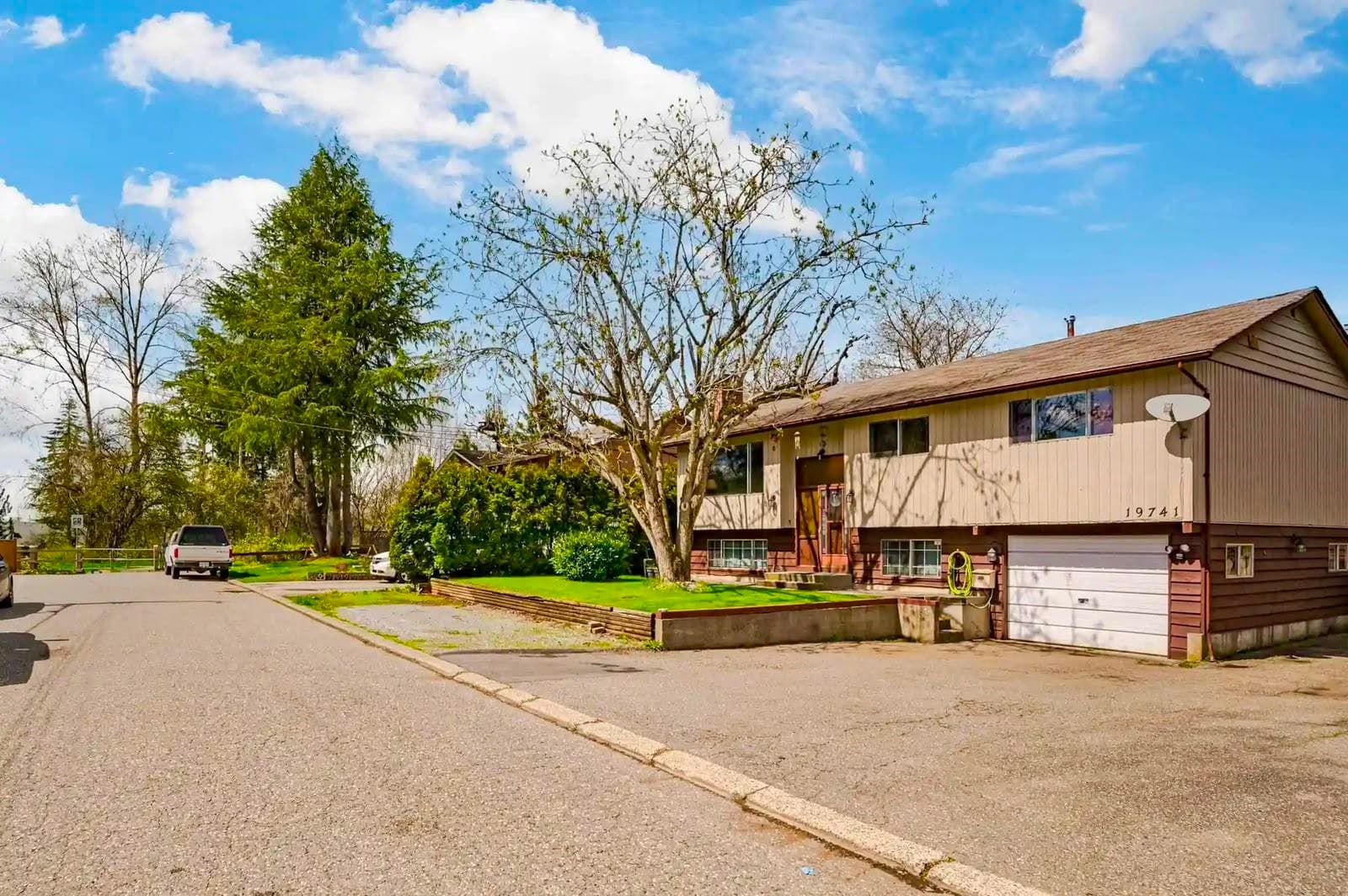 Main - 19741 54a Avenue, Langley