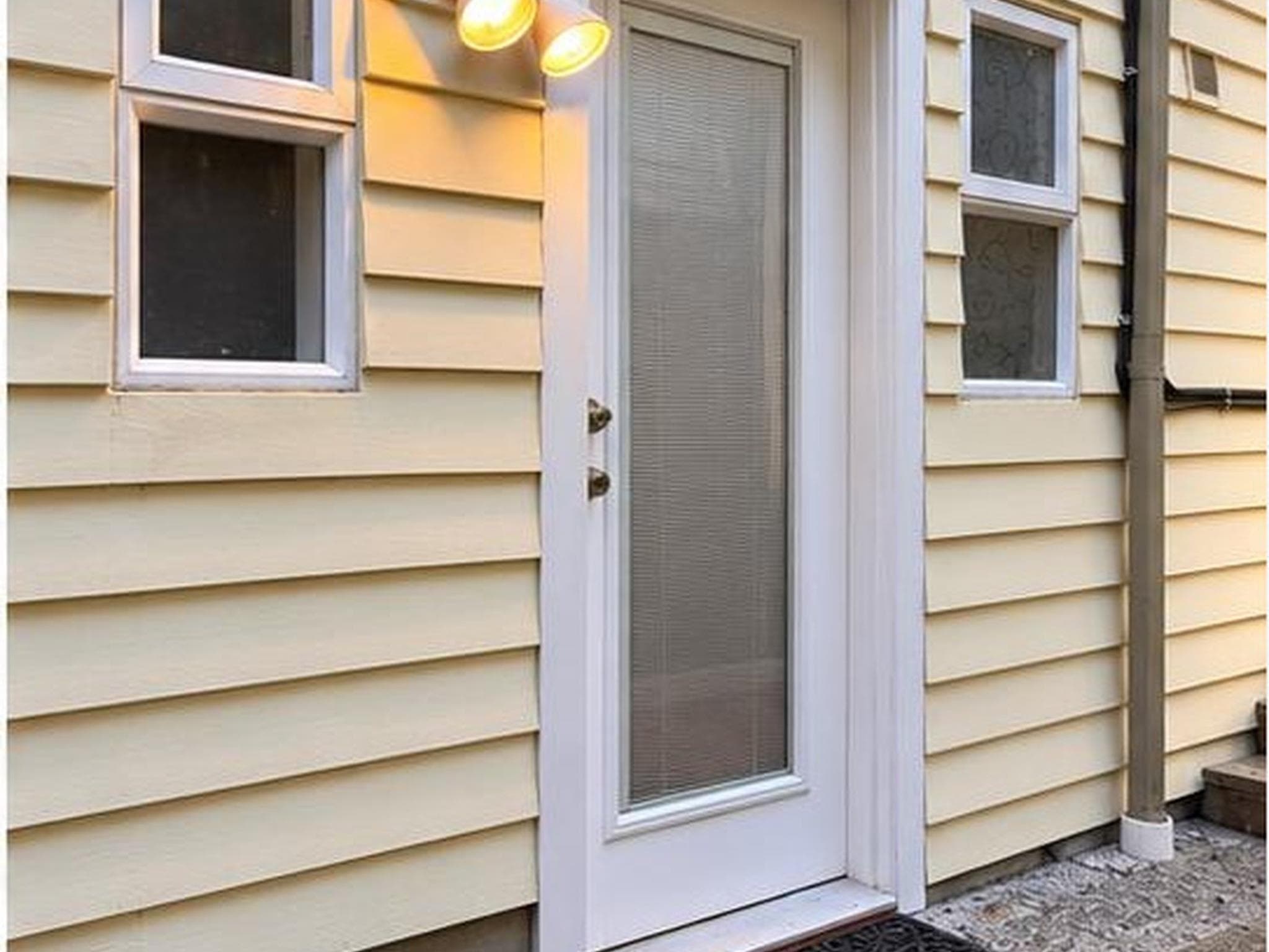 23** Bridgeman Avenue, North Vancouver