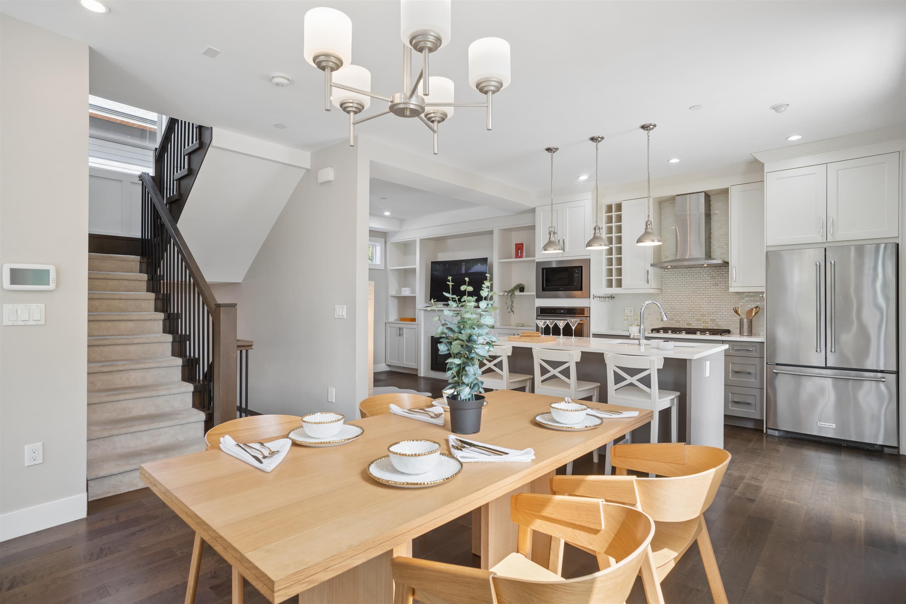 2020 Carson Court, North Vancouver