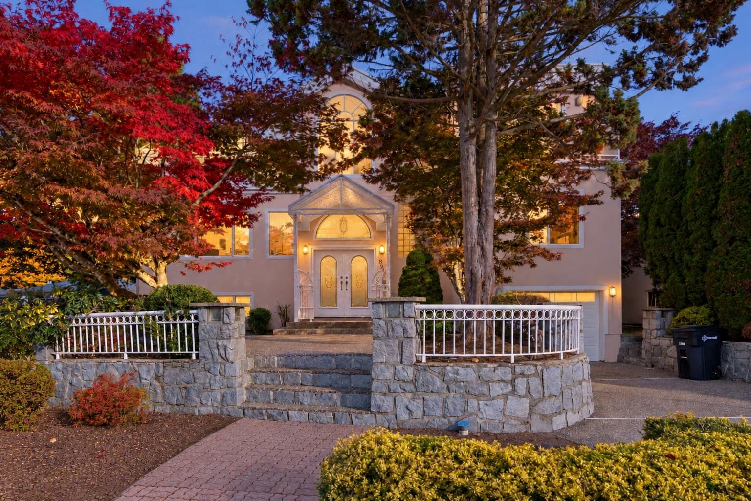 825 Everett Crescent, Burnaby